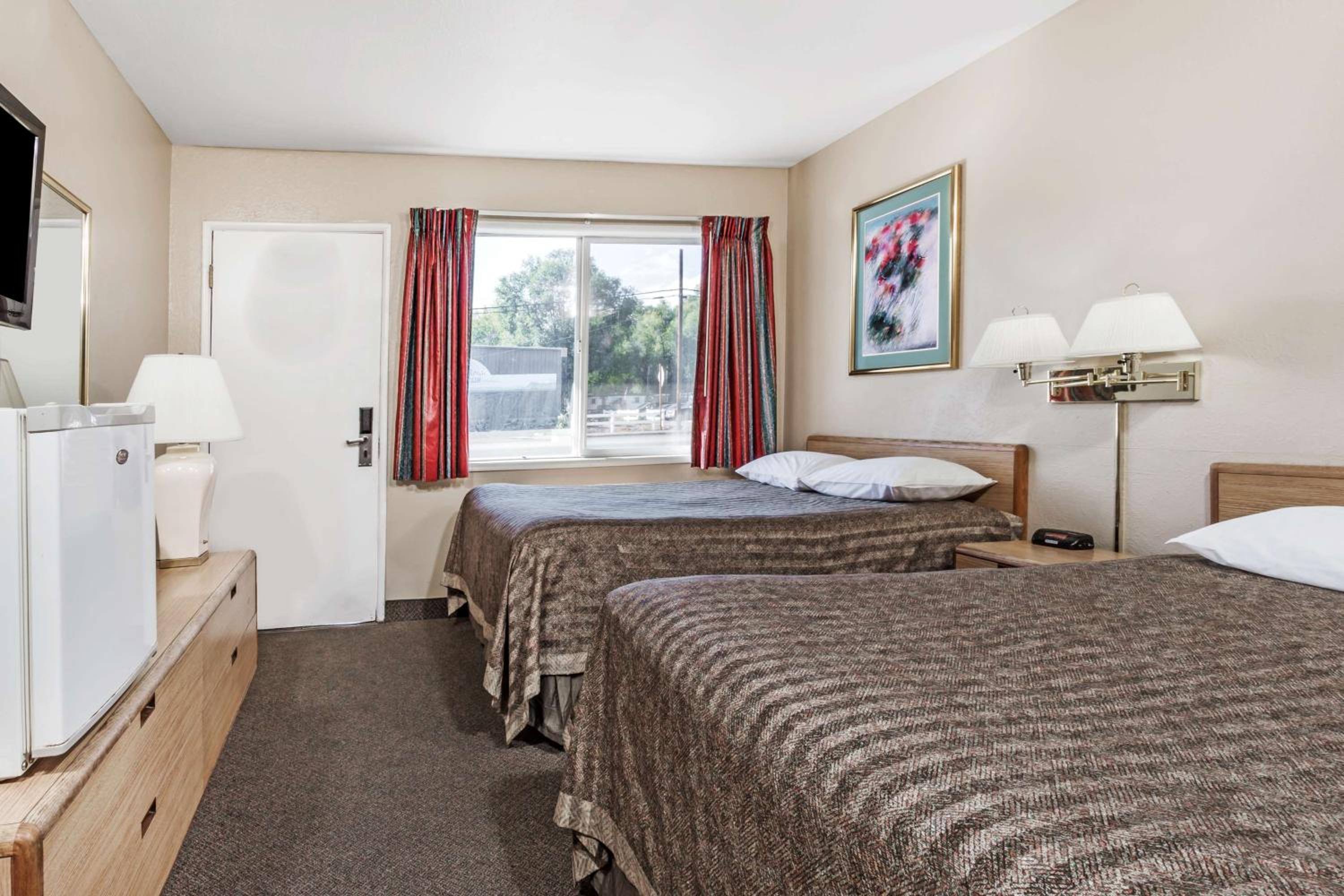 Double Room with Two Double Beds - Non-Smoking - Photo 2