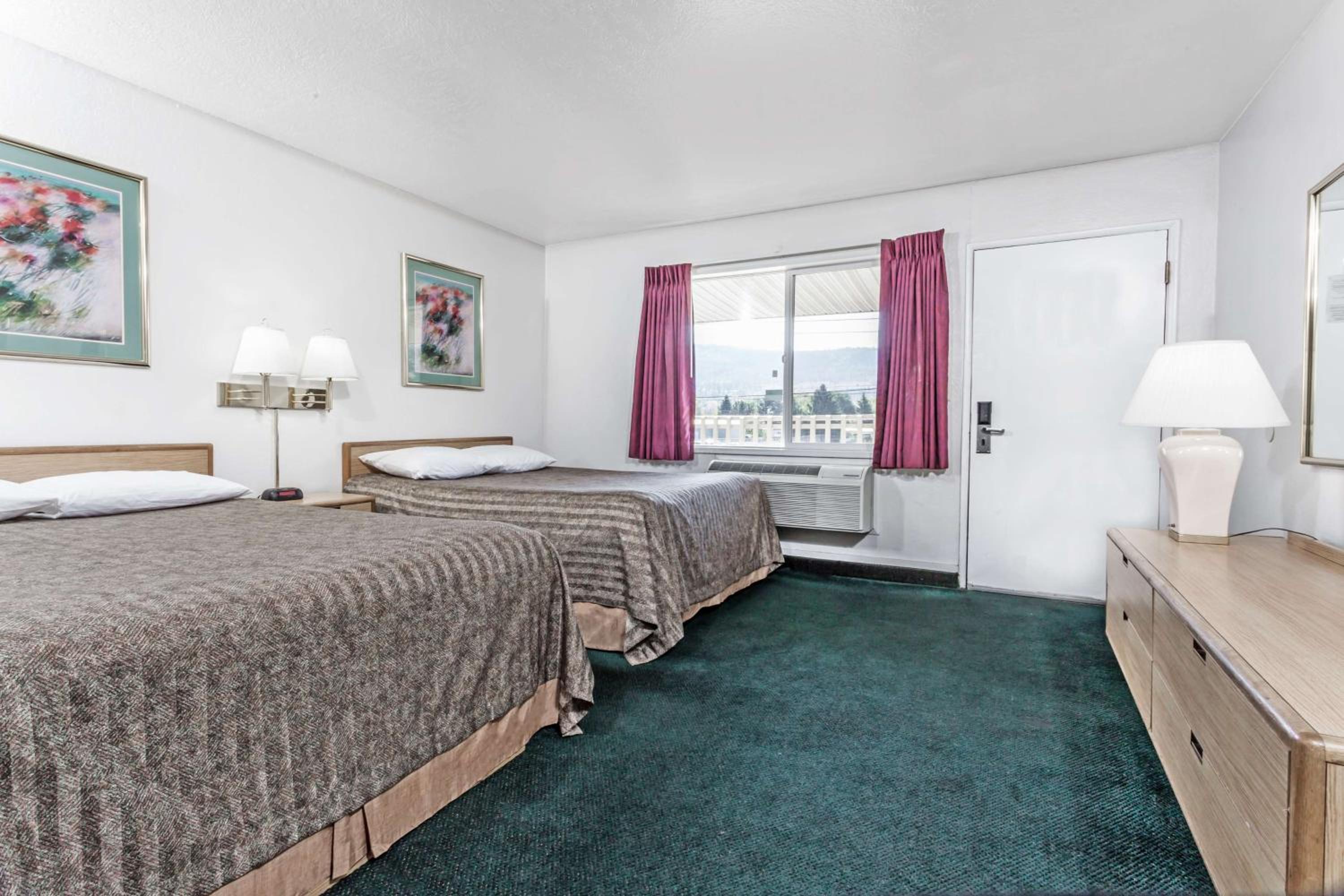 Double Room with Two Double Beds - Non-Smoking - Photo 3
