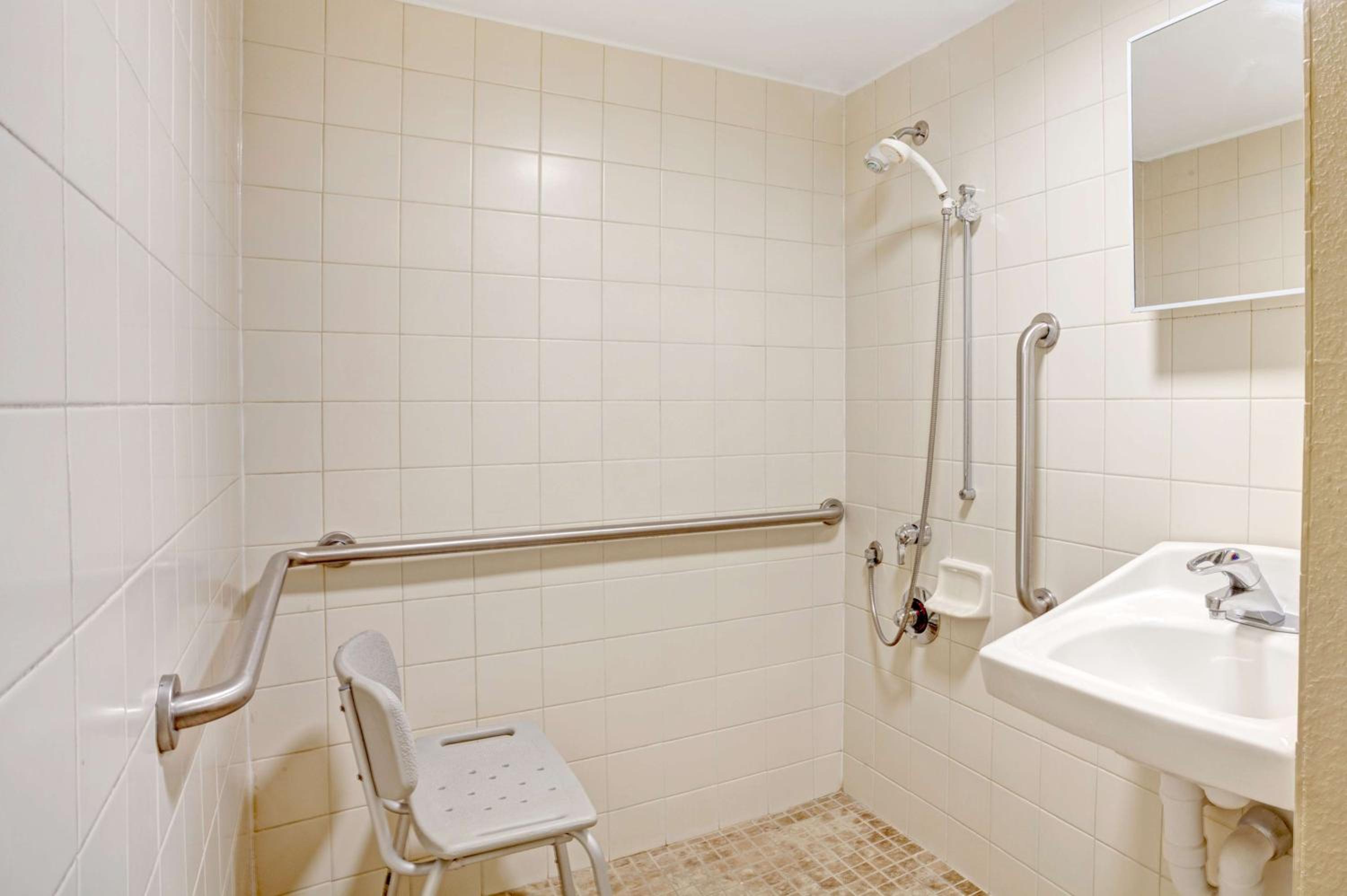 King Room - Mobility Accessible/Non-Smoking - Photo 3
