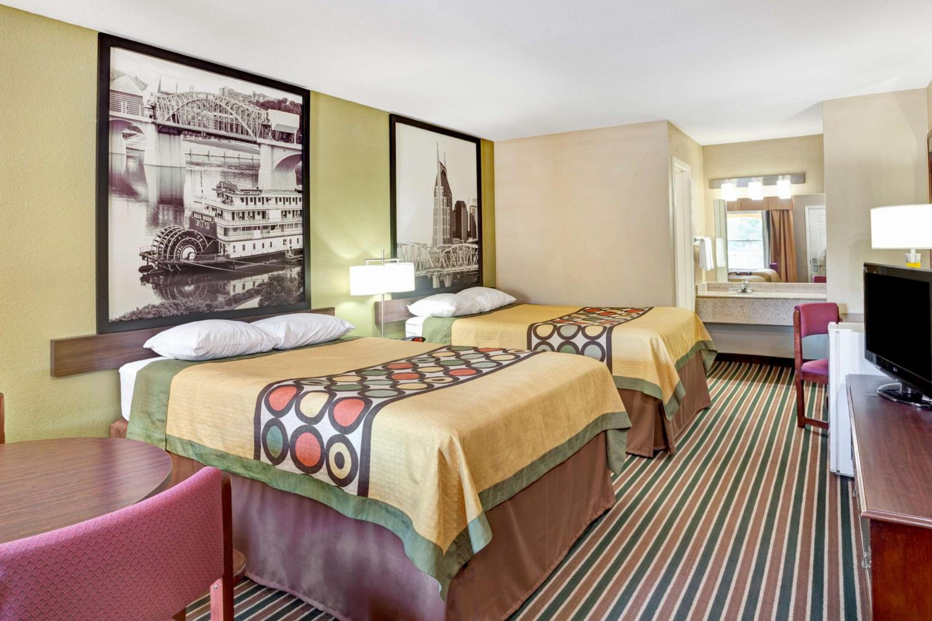 Double Room with Two Double Beds - Non-Smoking - Photo 2