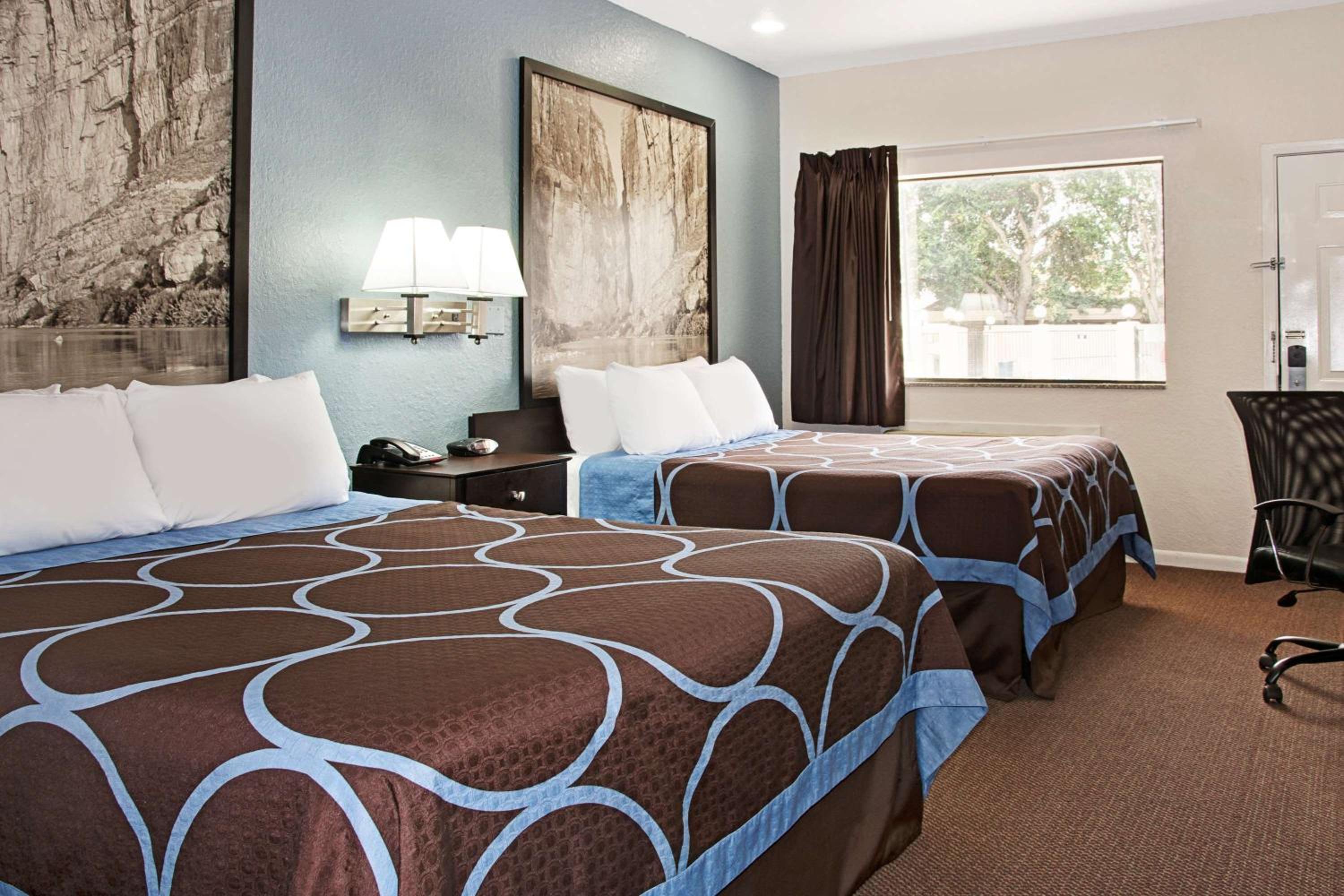 Double Room with Two Double Beds - Non-Smoking - Photo 4