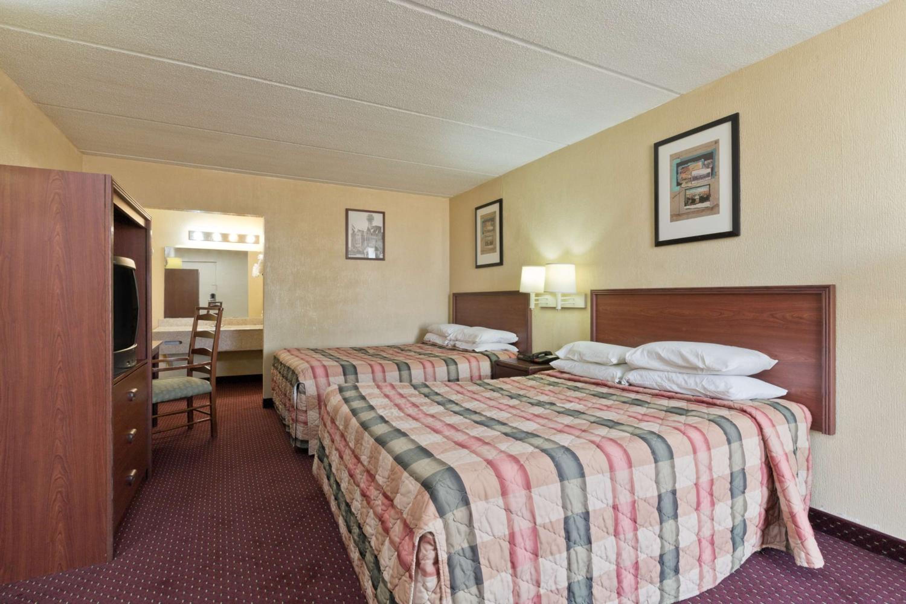 Double Room with Two Double Beds - Non-Smoking - Photo 1