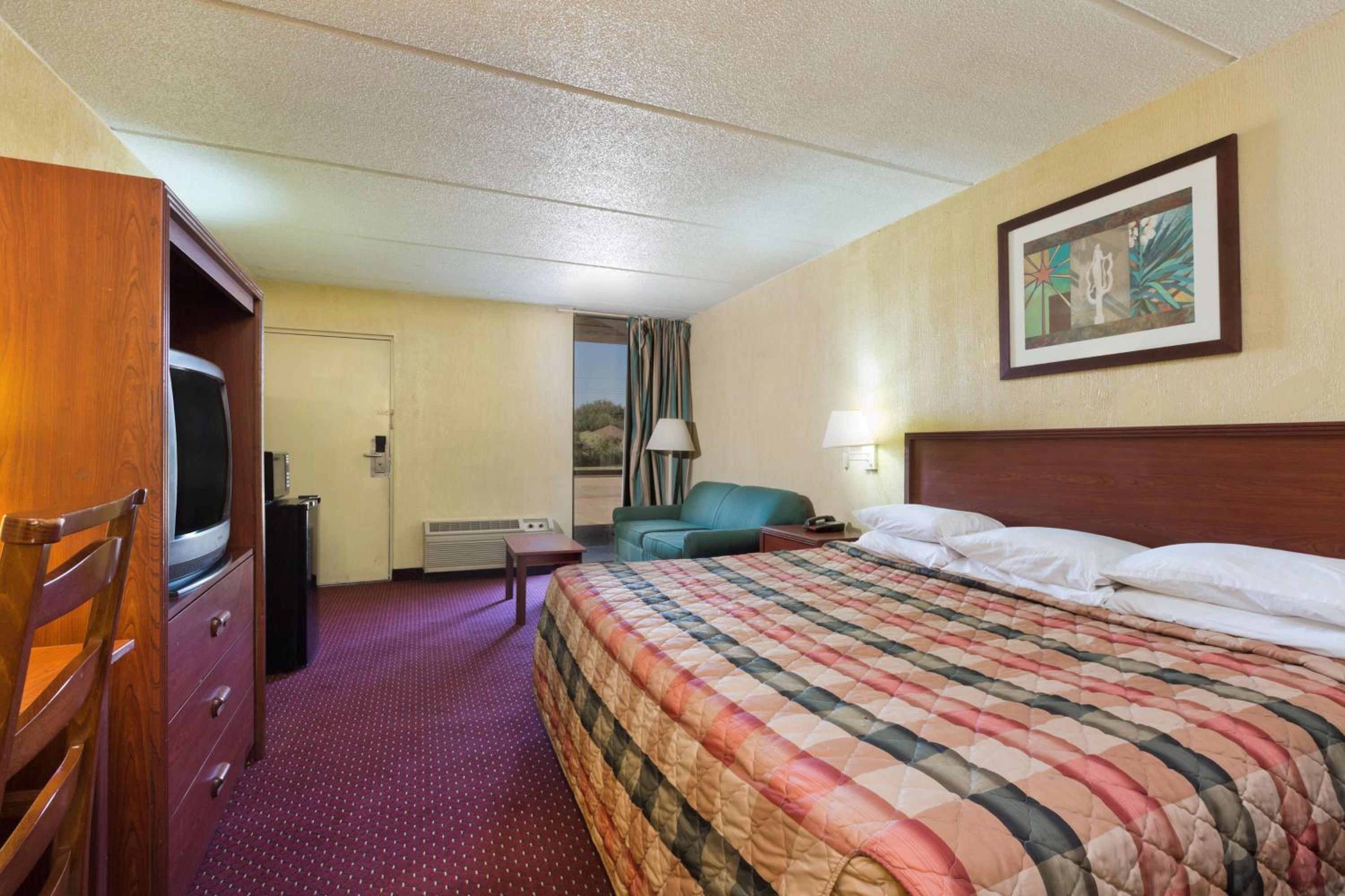 King Room- Non-Smoking - Photo 1