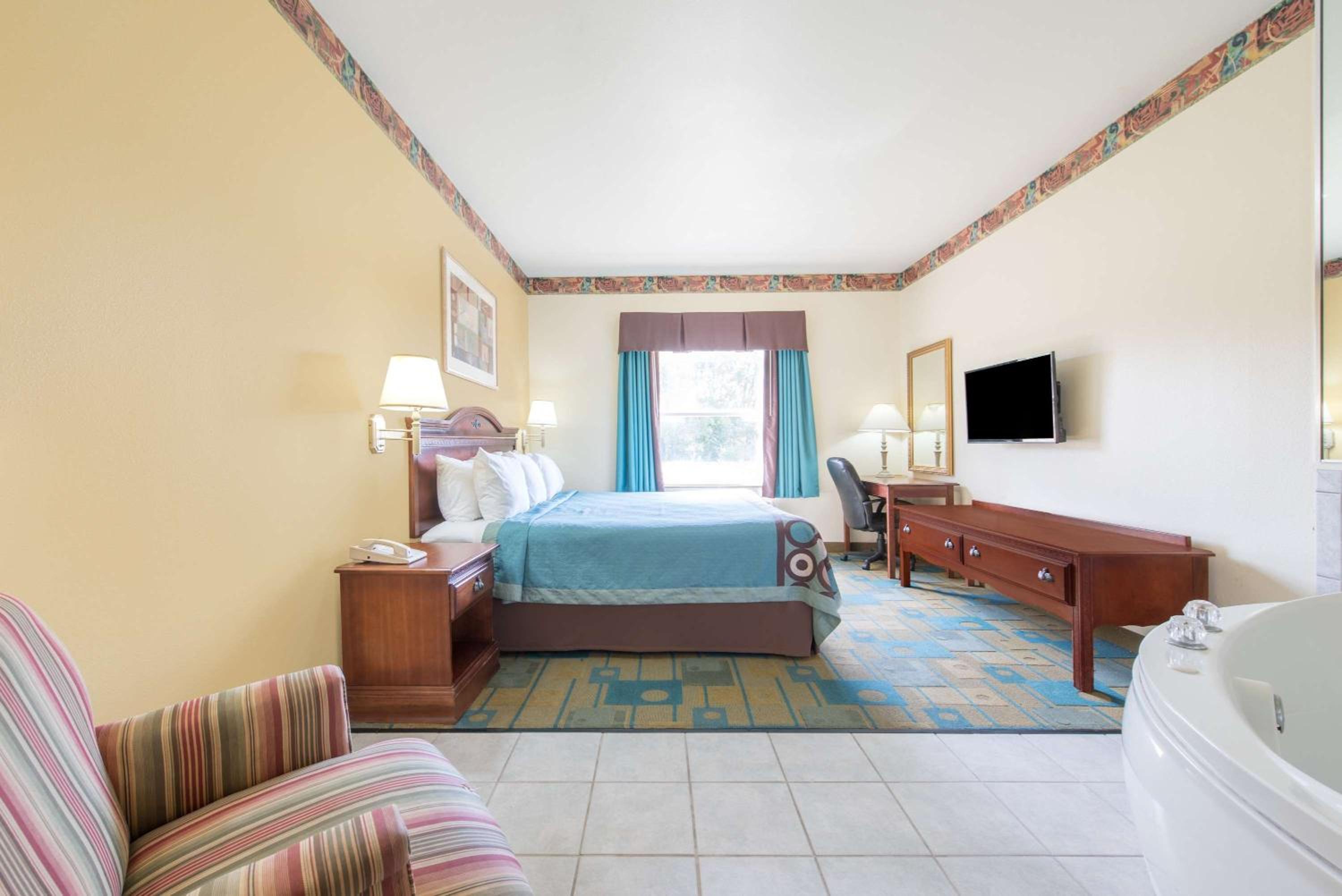 Deluxe King Room with Spa Bath- Non-Smoking - Photo 1