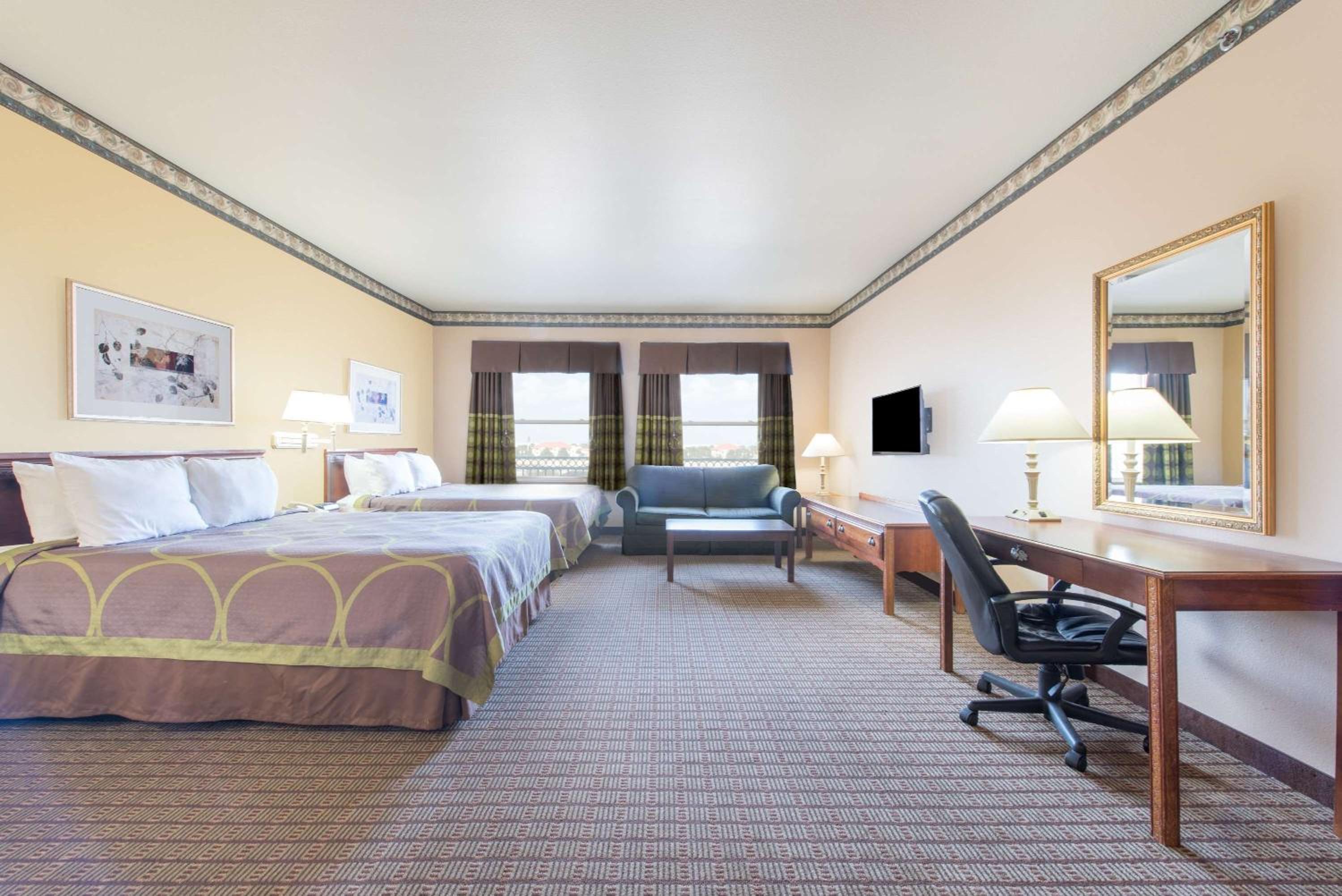 Deluxe Queen Suite with Two Queen Beds - Non-Smoking
