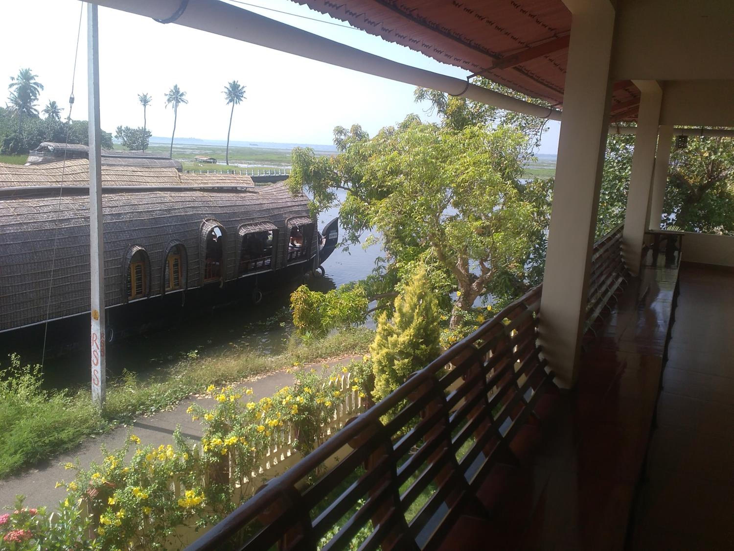 Double Room with Balcony - Photo 6