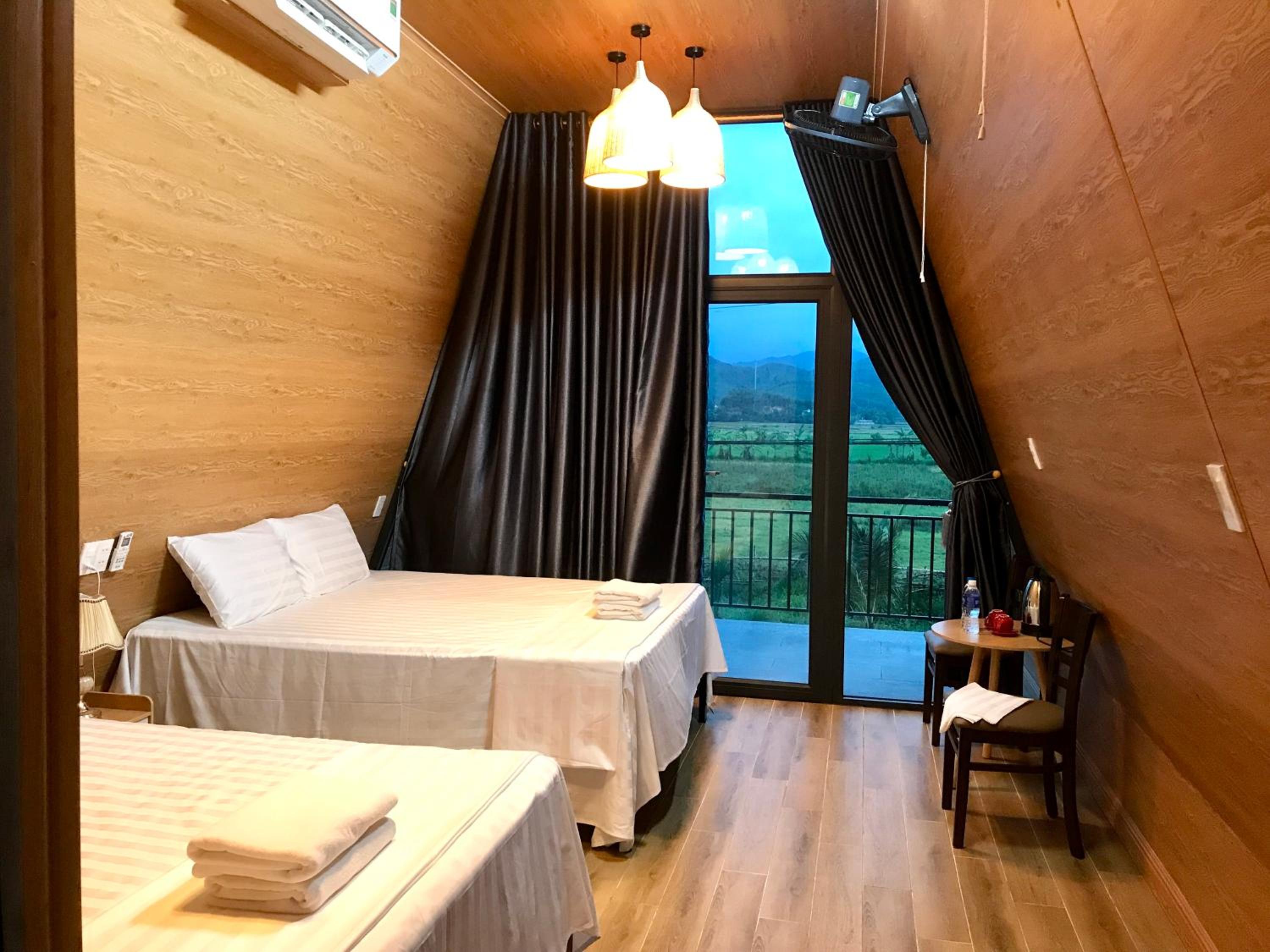 Deluxe Queen Room with Two Queen Beds photo 3