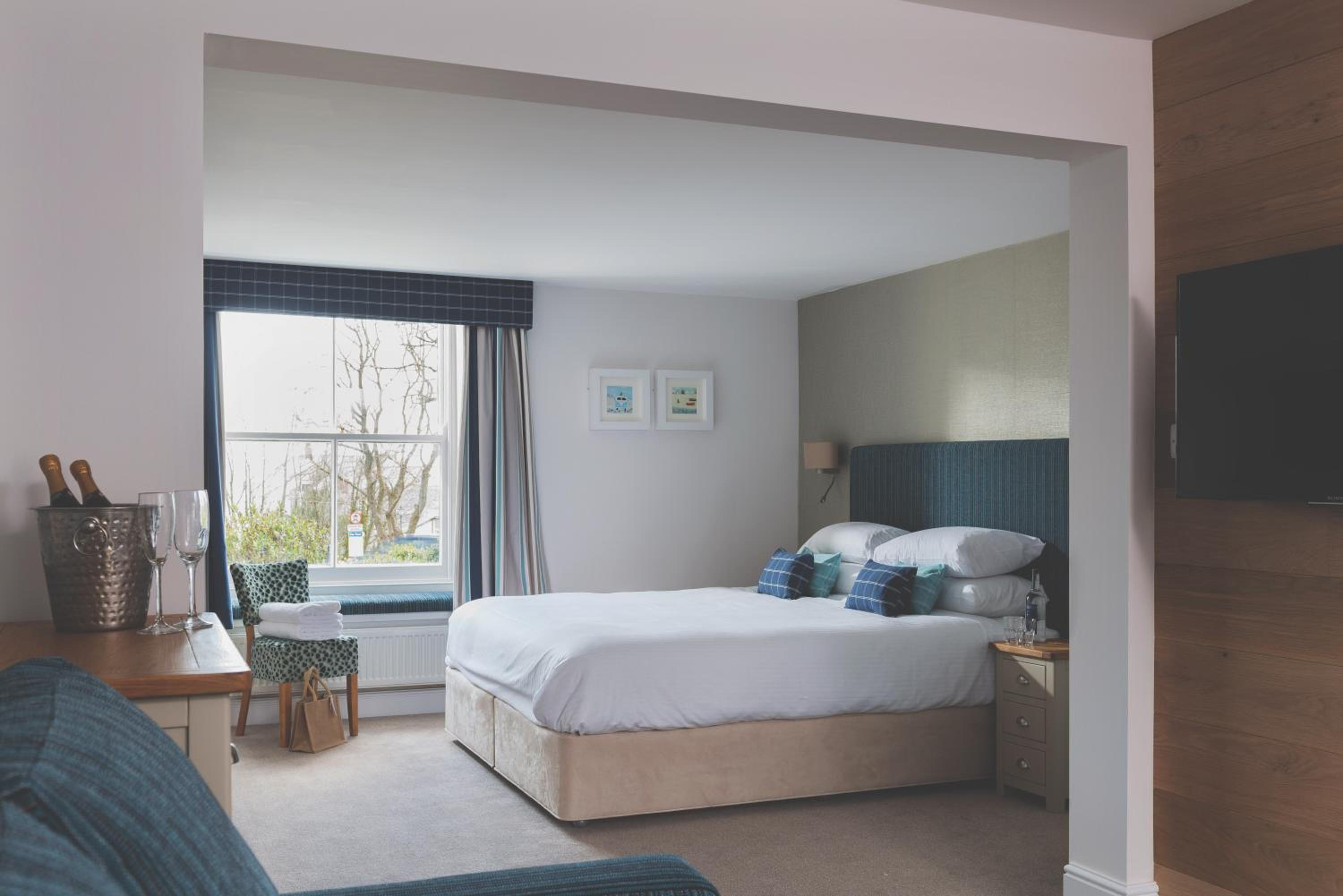 Deluxe King Room photo 2