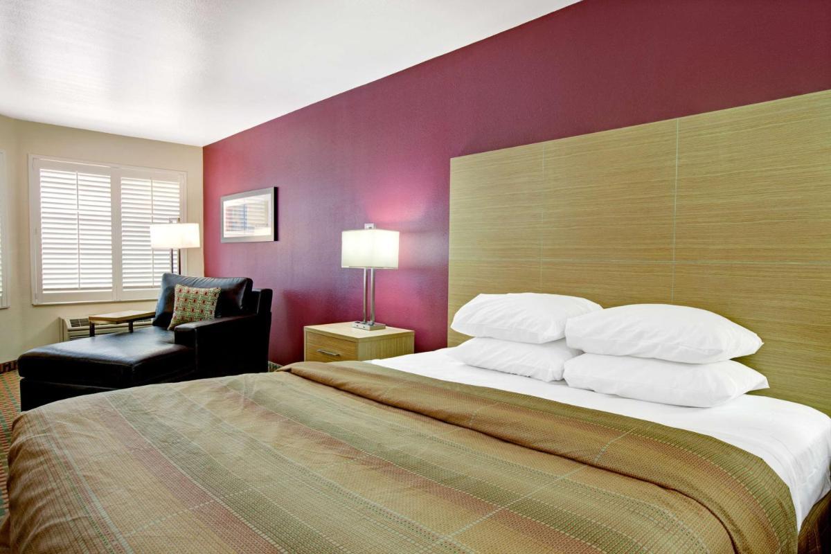 Business King Room - Non-Smoking photo 1