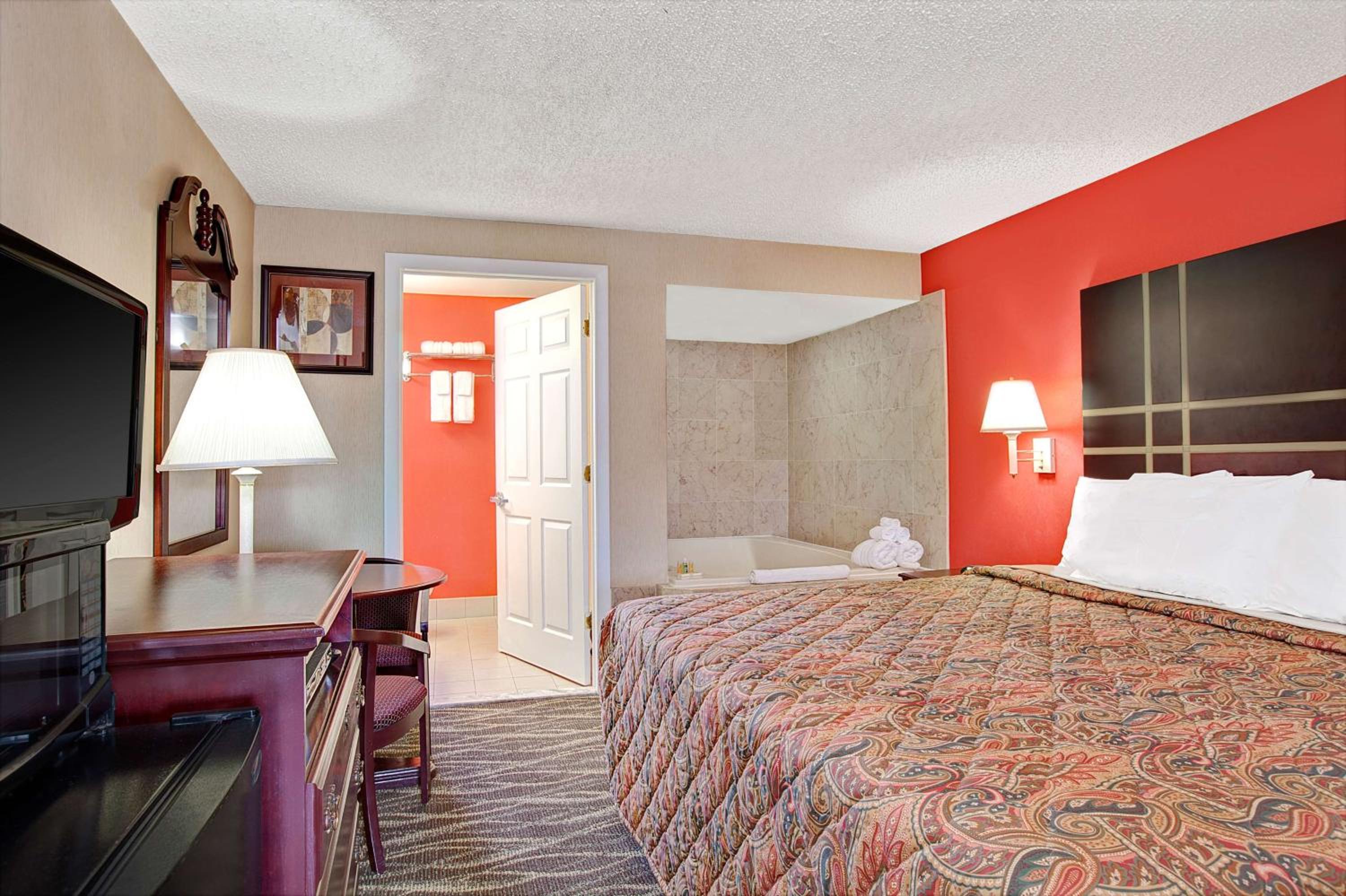Deluxe King Room - Smoking - Photo 5