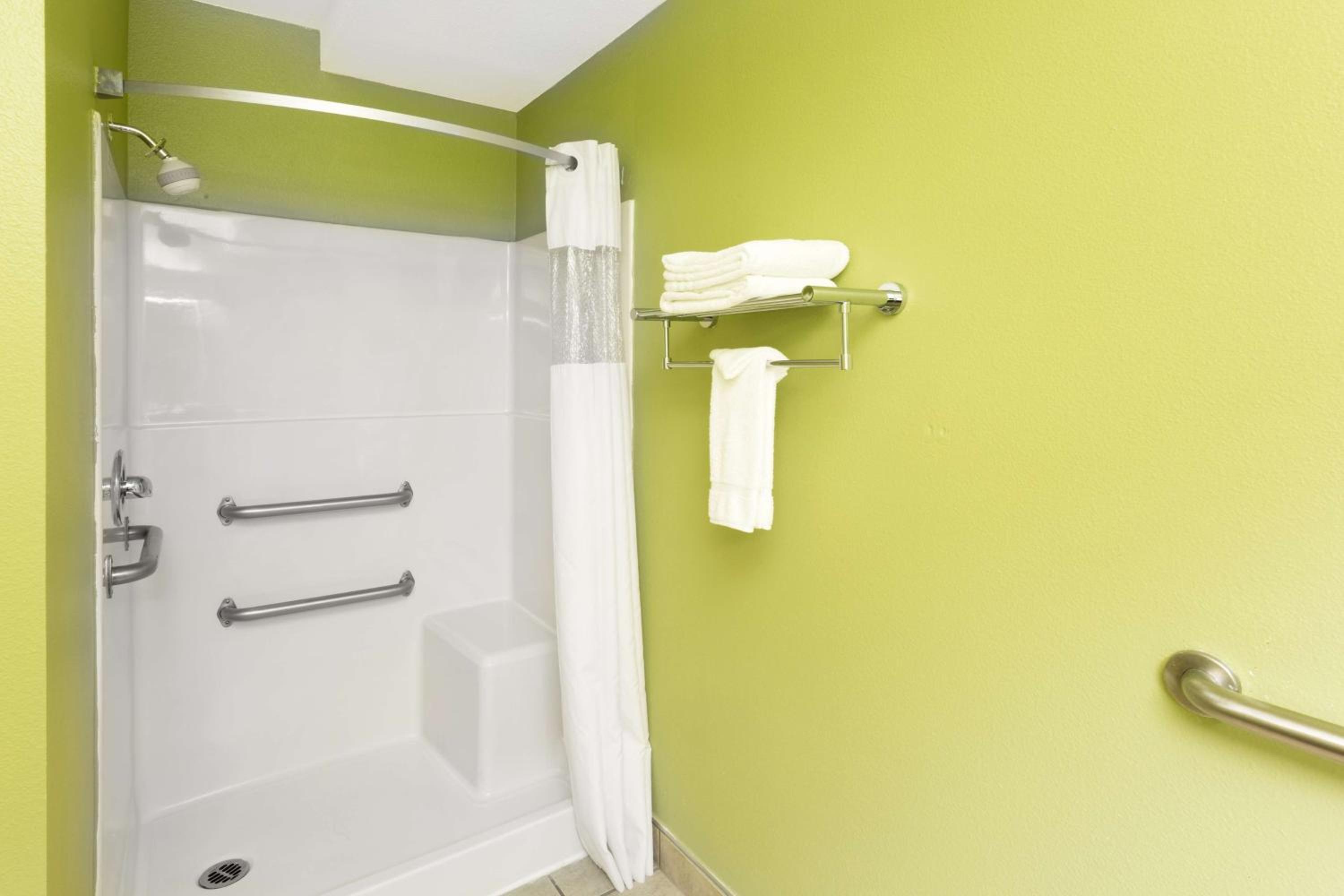 Double Room with Two Double Beds - Non-Smoking - Photo 4