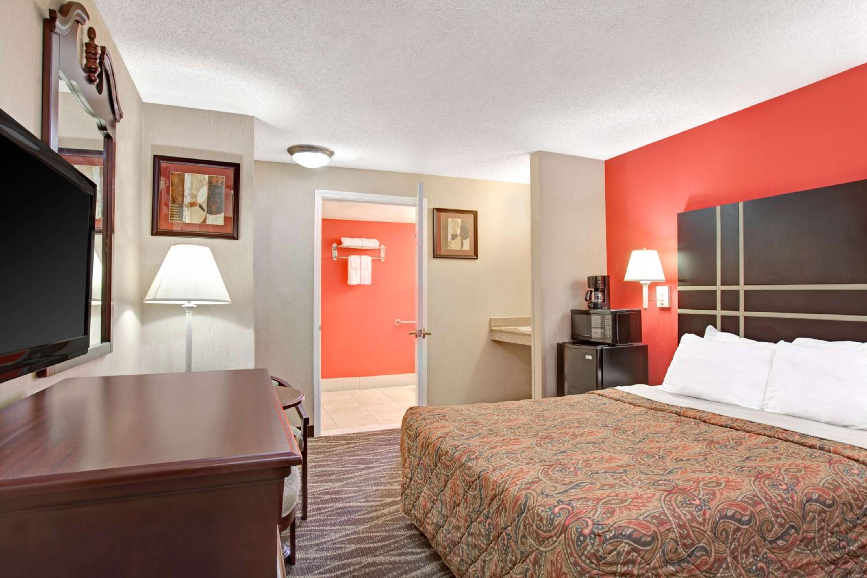 Queen Room - Disability Access/Non-Smoking photo 3