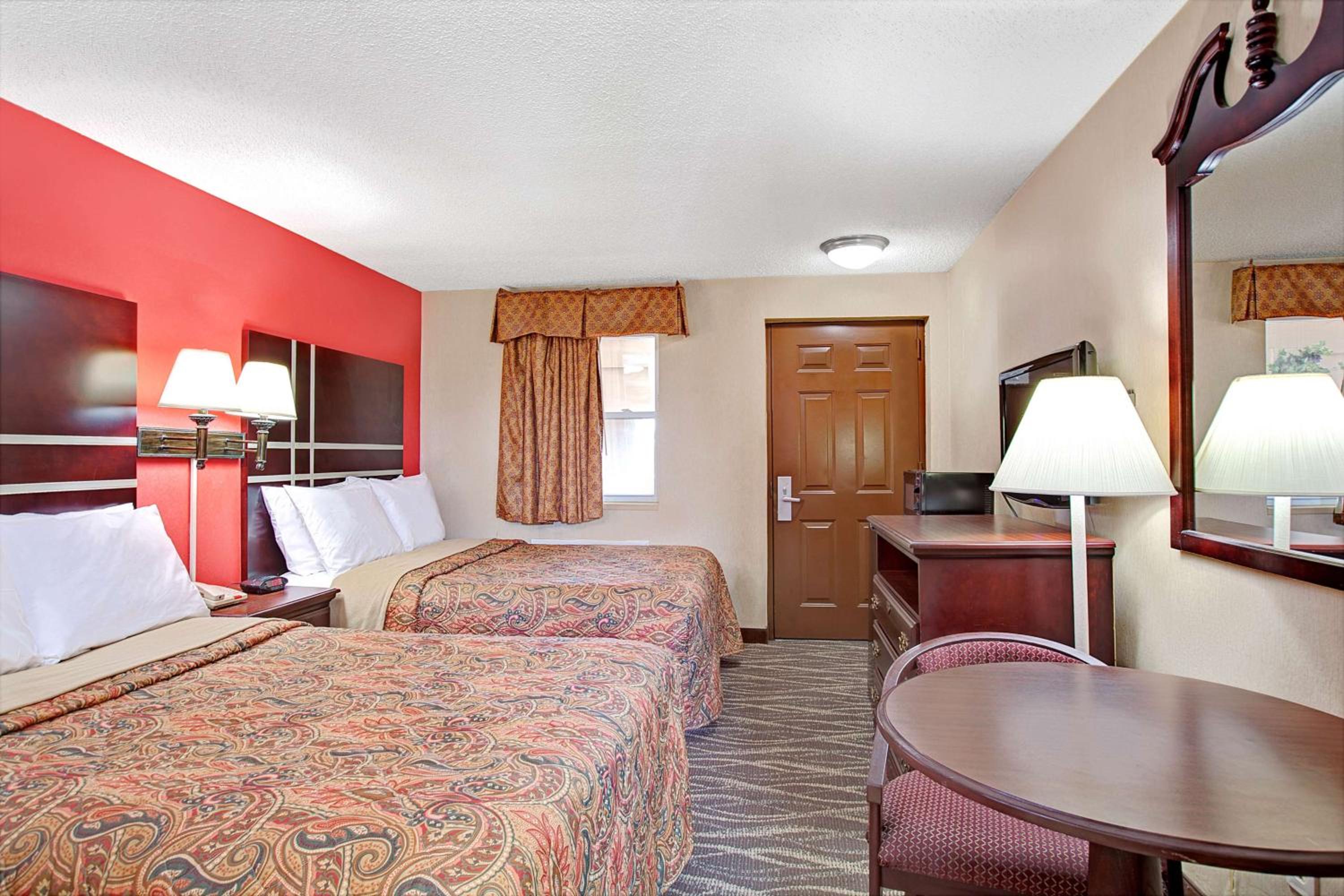 Double Room with Two Double Beds - Smoking - Photo 3