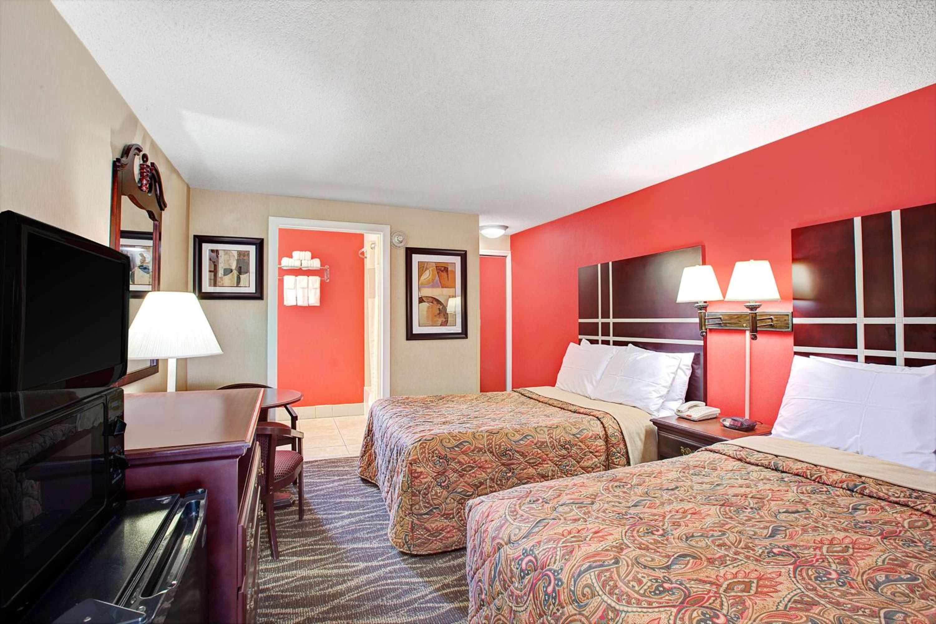 Double Room with Two Double Beds - Smoking - Photo 1