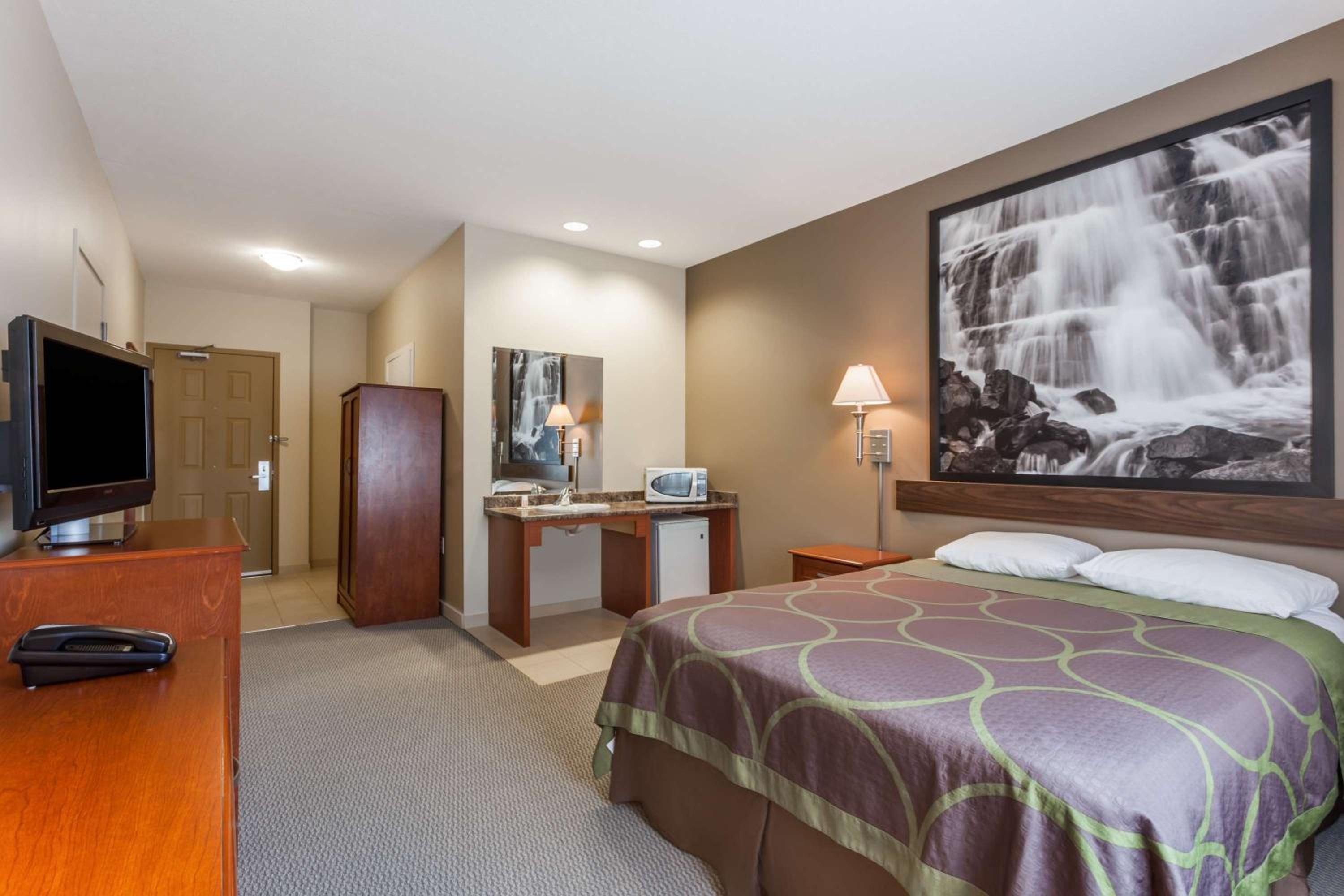 Queen Room - Disability Access - Non-Smoking - Photo 6