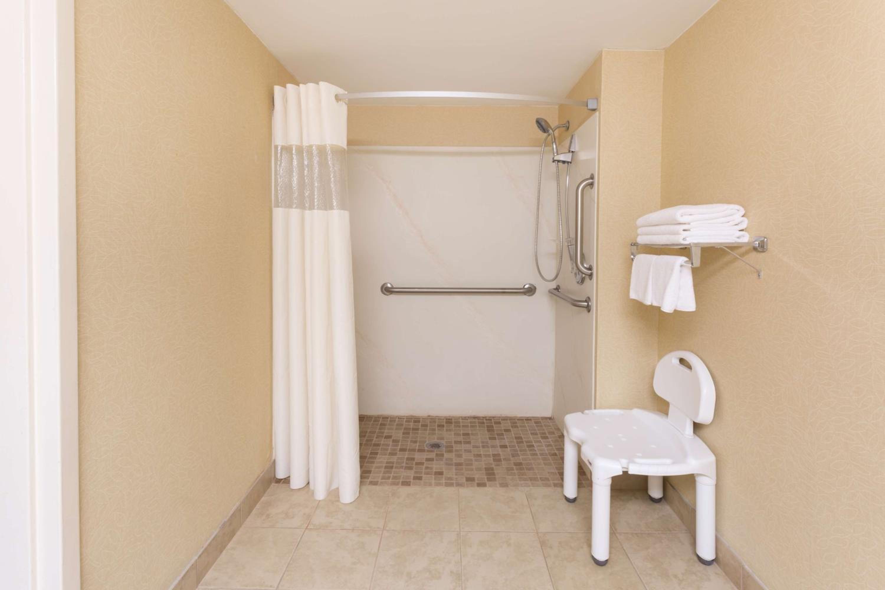 Double Room - Disability Access/Non-Smoking - Photo 3