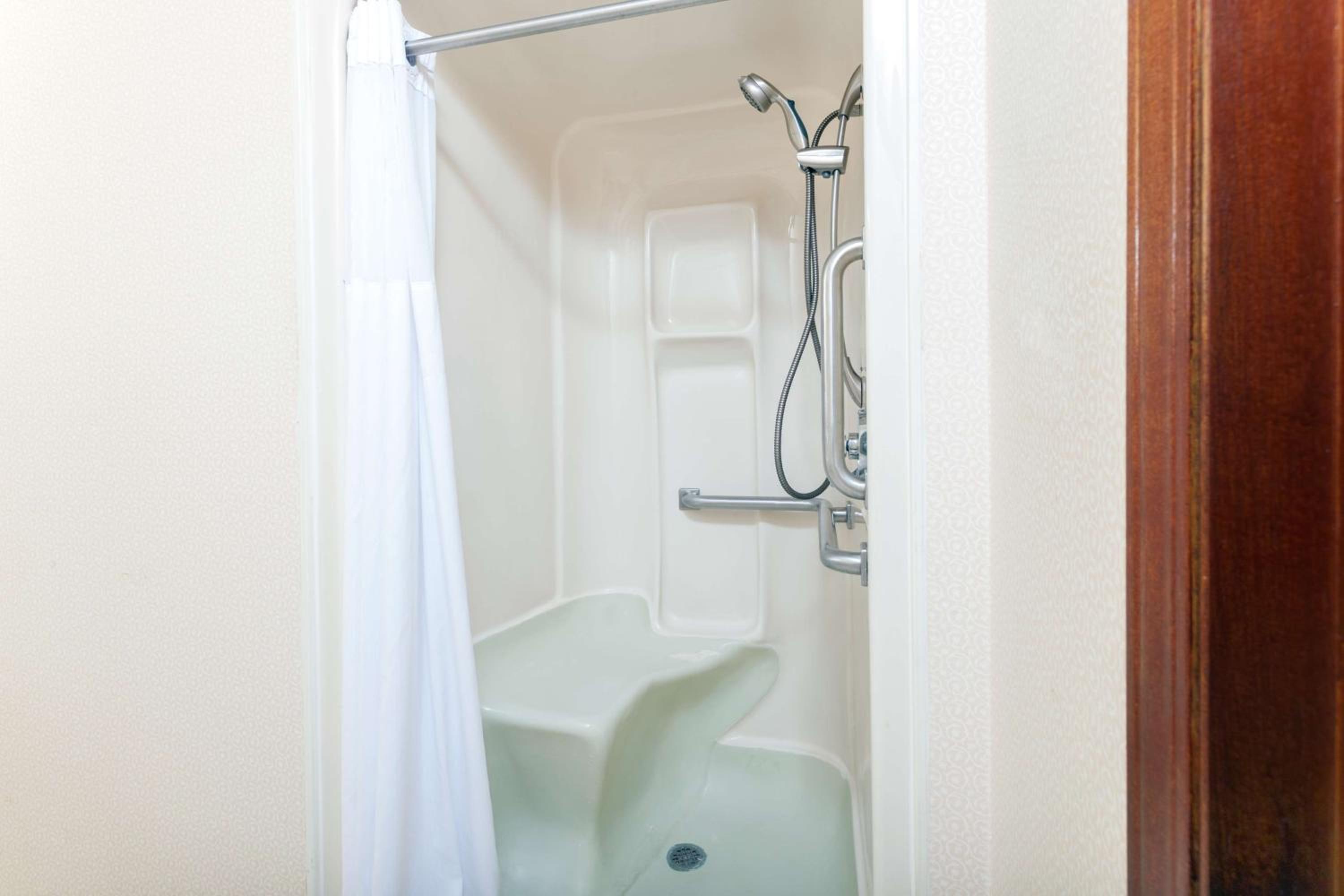 King Room - Disability Access/Non-Smoking - Photo 11