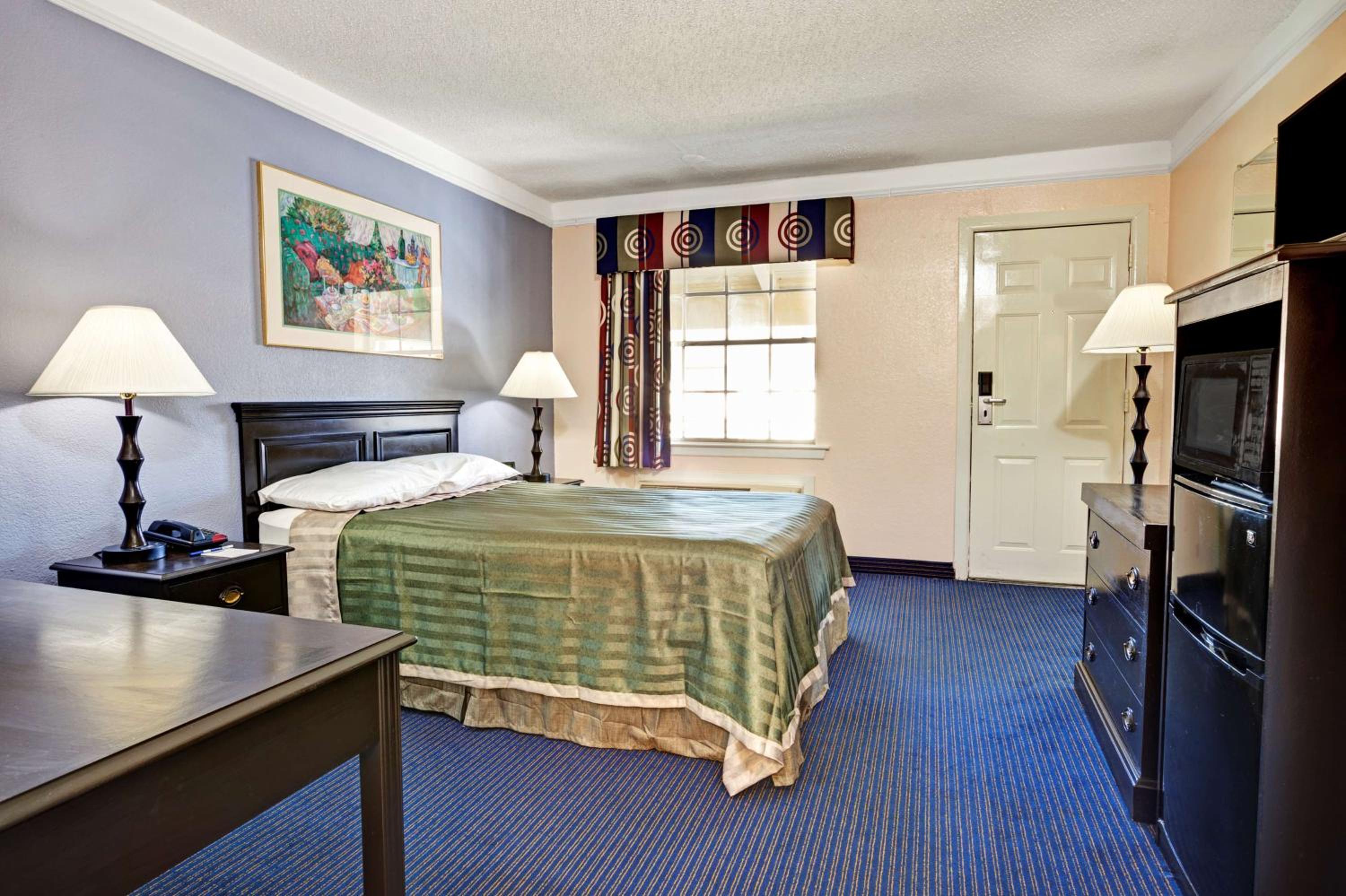 Double Room - Smoking - Photo 2