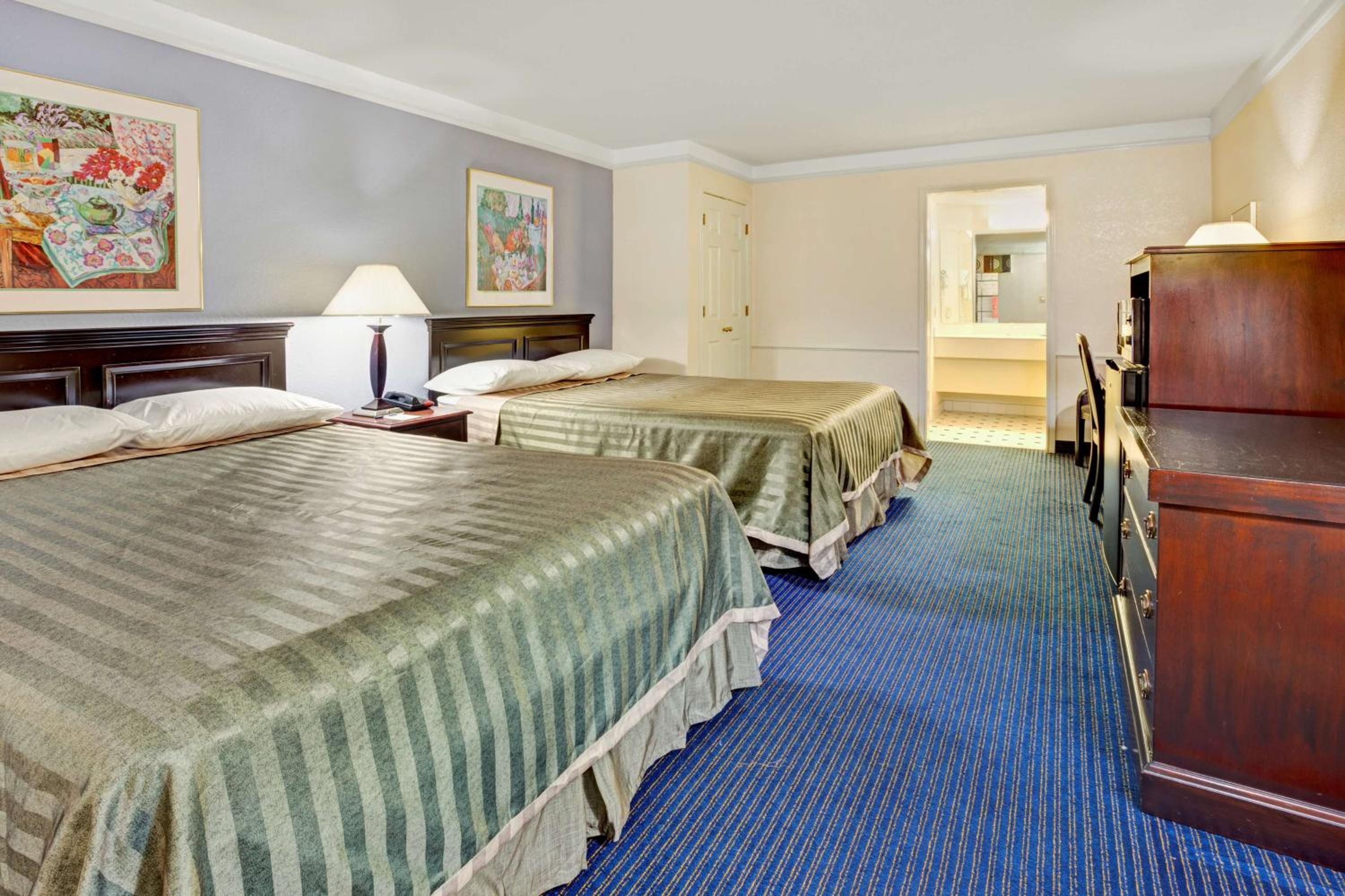 Double Room with Two Double Beds - Non-Smoking - Photo 1