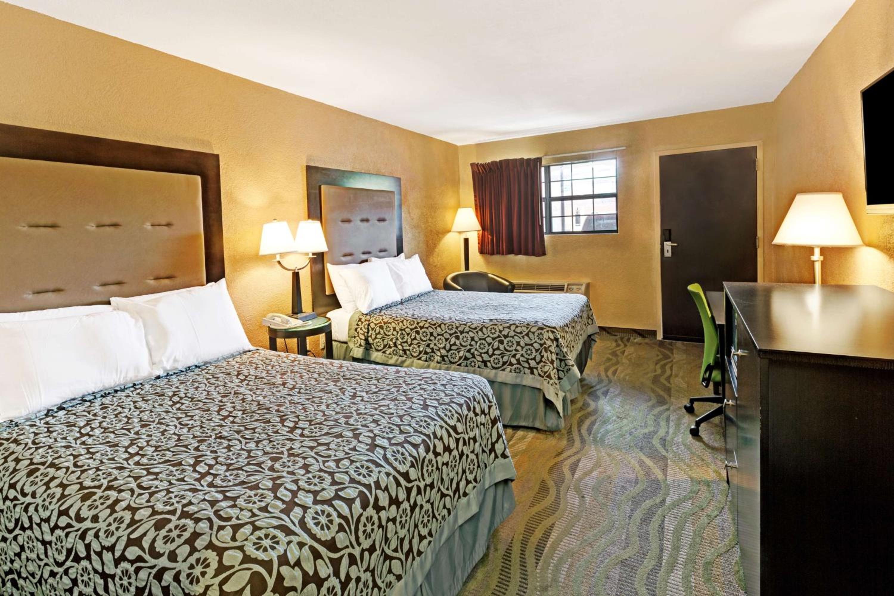 Deluxe Double Room with Two Double Beds - Non-Smoking photo 3