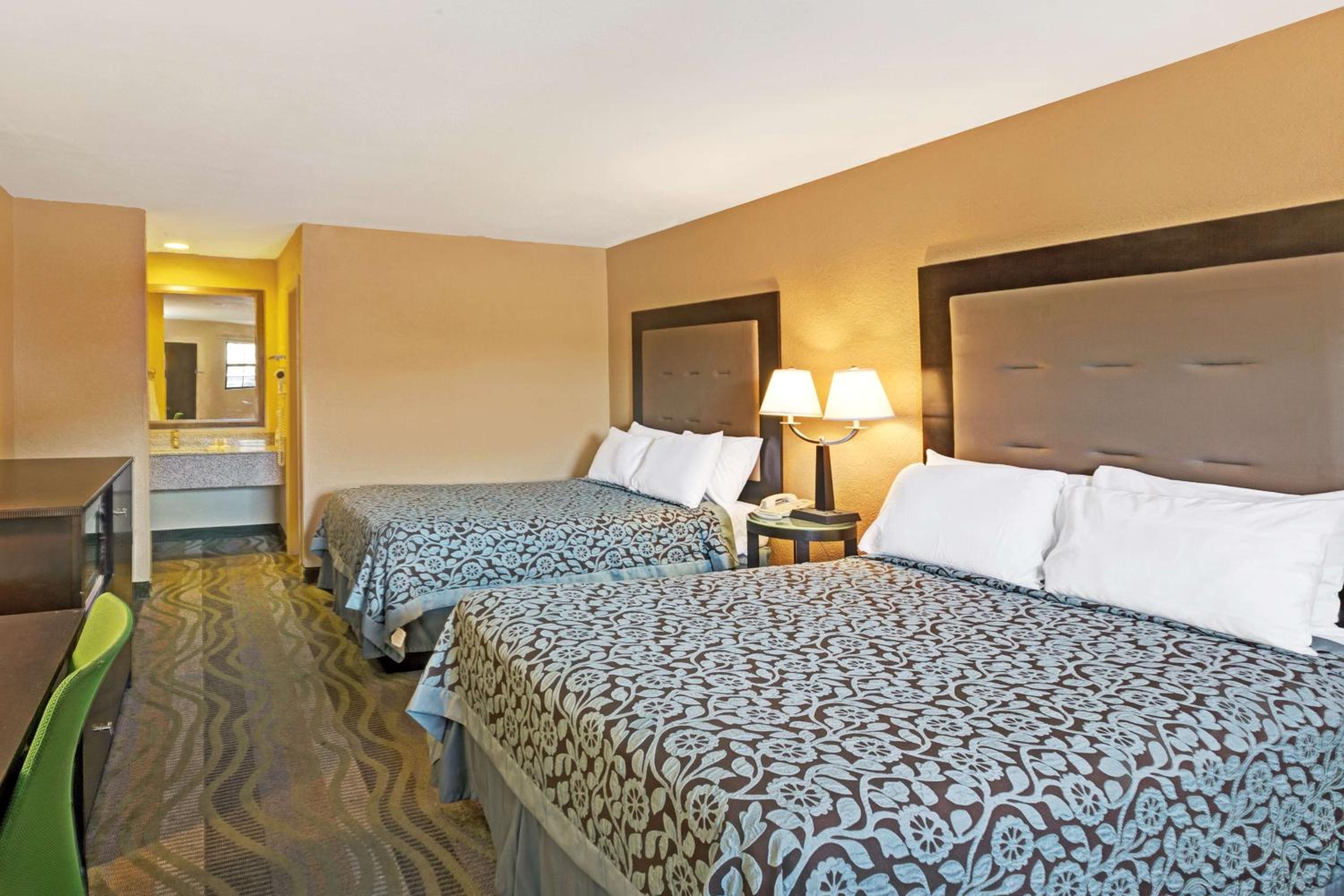 Deluxe Double Room with Two Double Beds - Non-Smoking photo 2