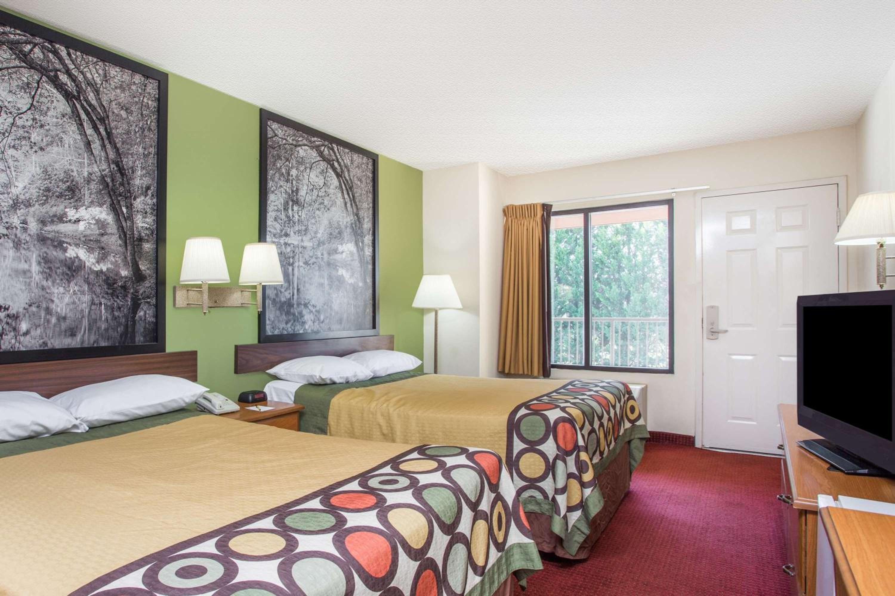 Double Room with Two Double Beds - Smoking - Photo 1