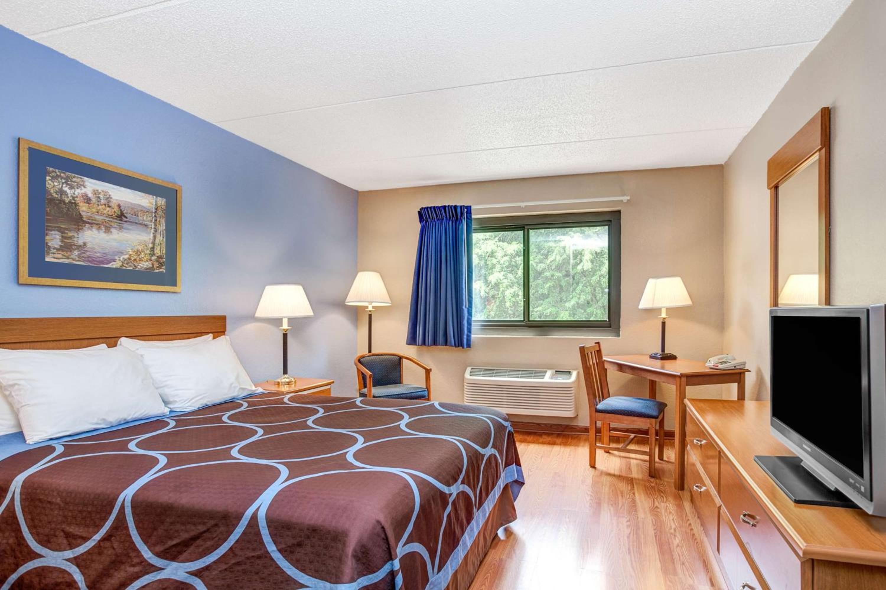 Deluxe Queen Room - Non-Smoking - Photo 3