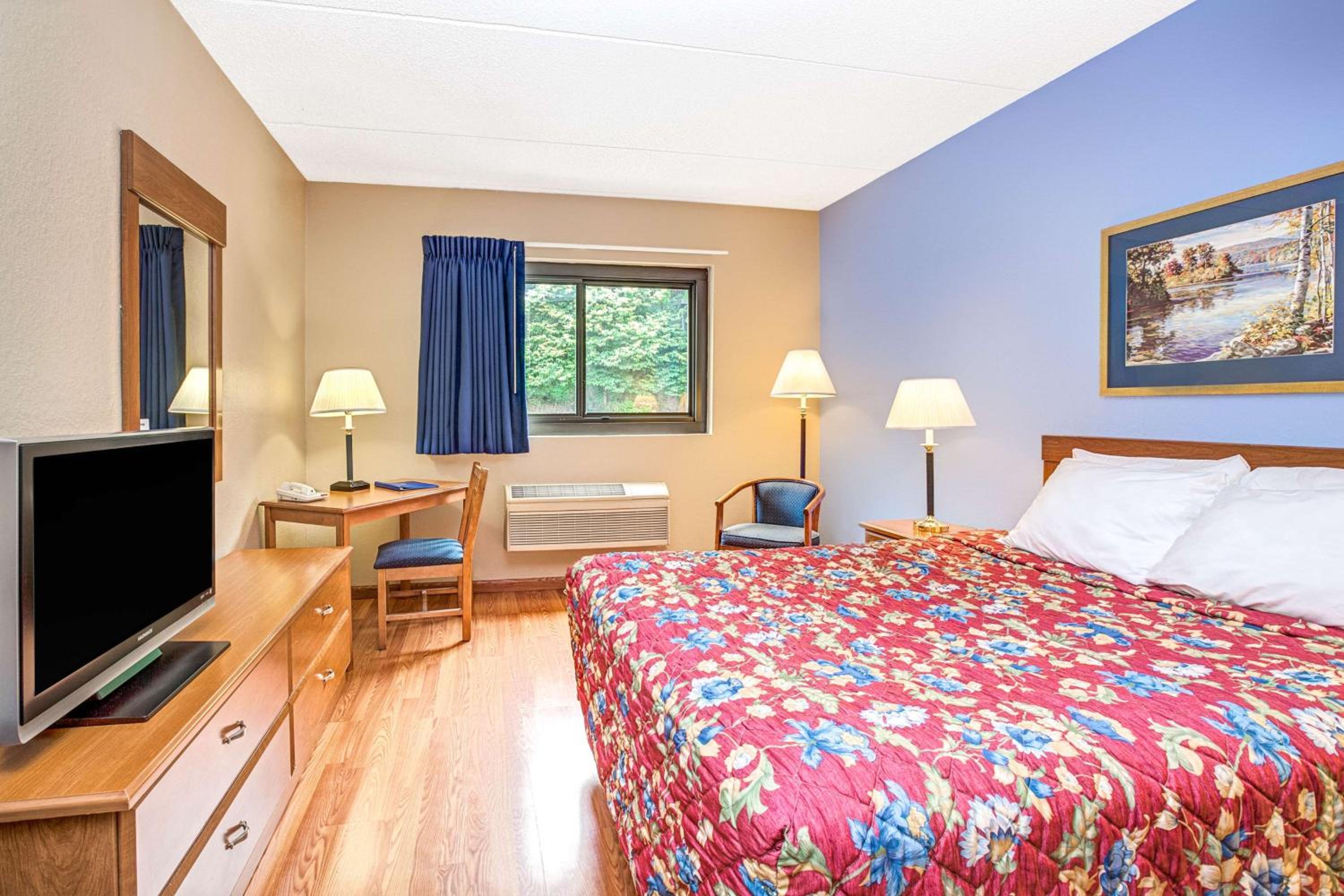 King Room - Non-Smoking - Photo 2
