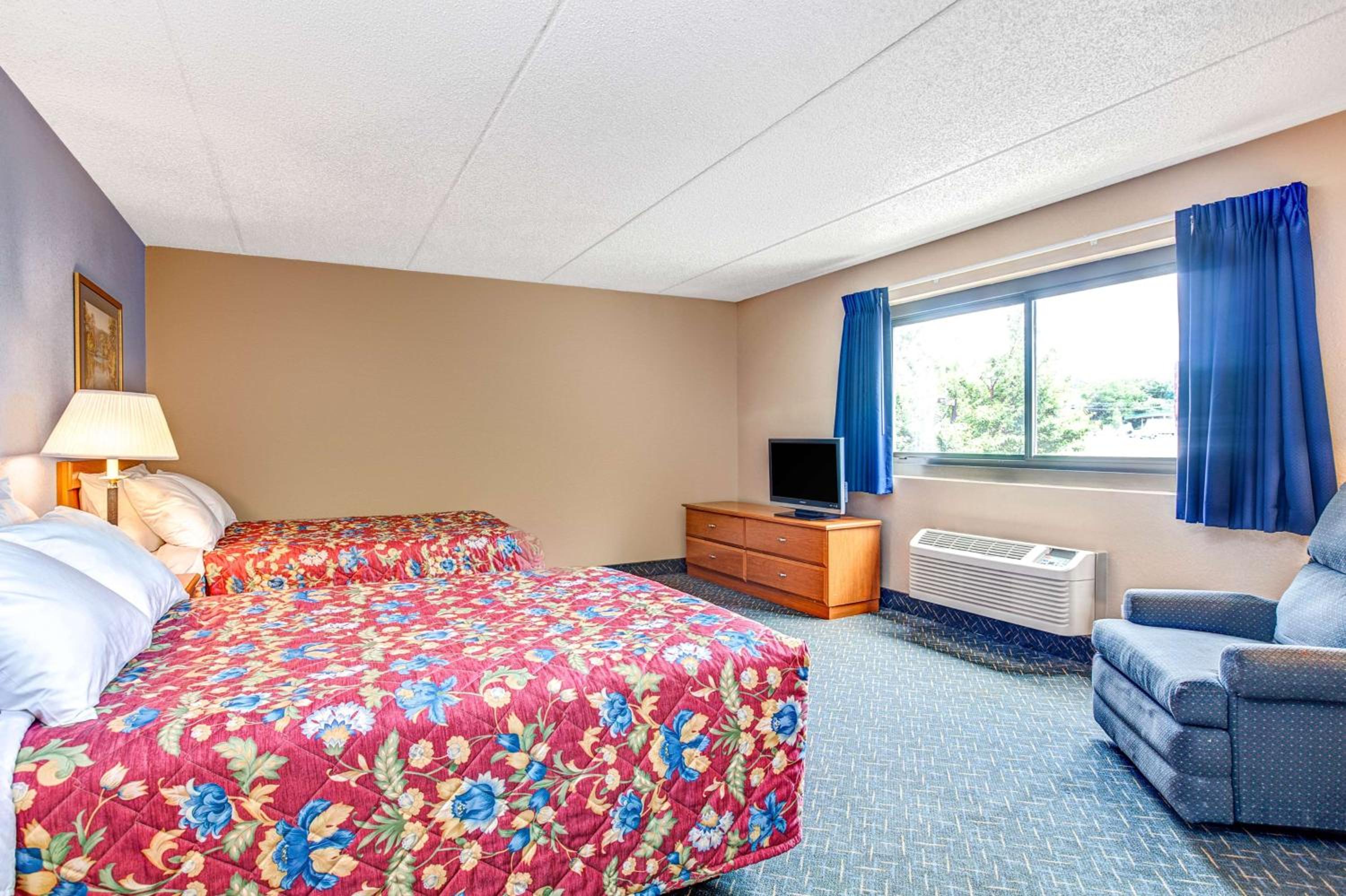 Deluxe Double Room with Two Double Beds - Non-Smoking - Photo 3