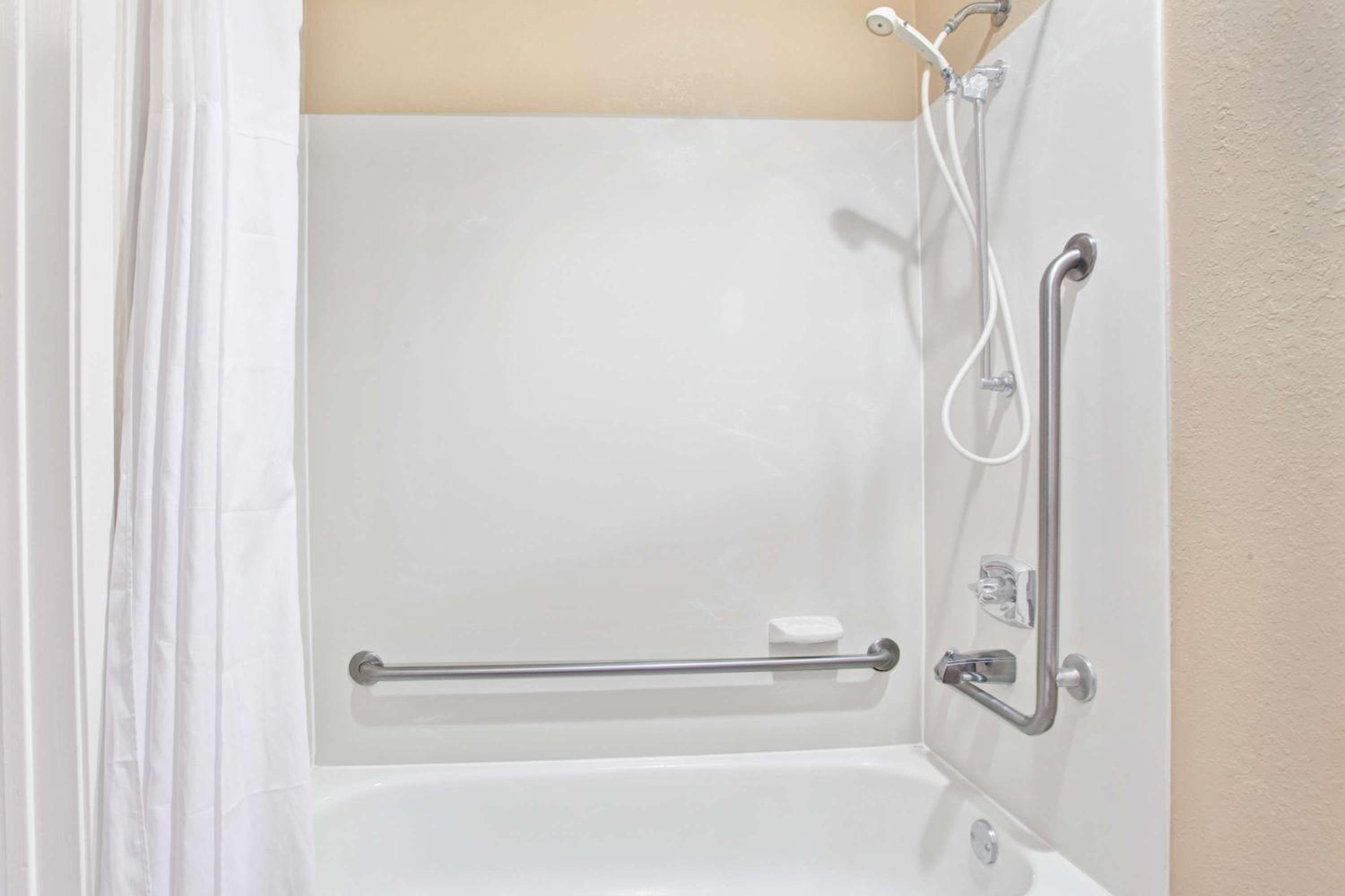 King Room - Disability Access/Non-Smoking - Photo 2