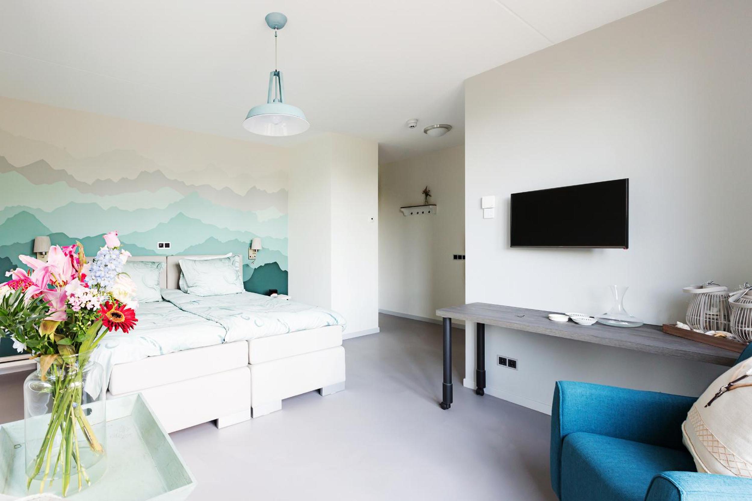Deluxe Queen Room with Two Queen Beds - Photo 3