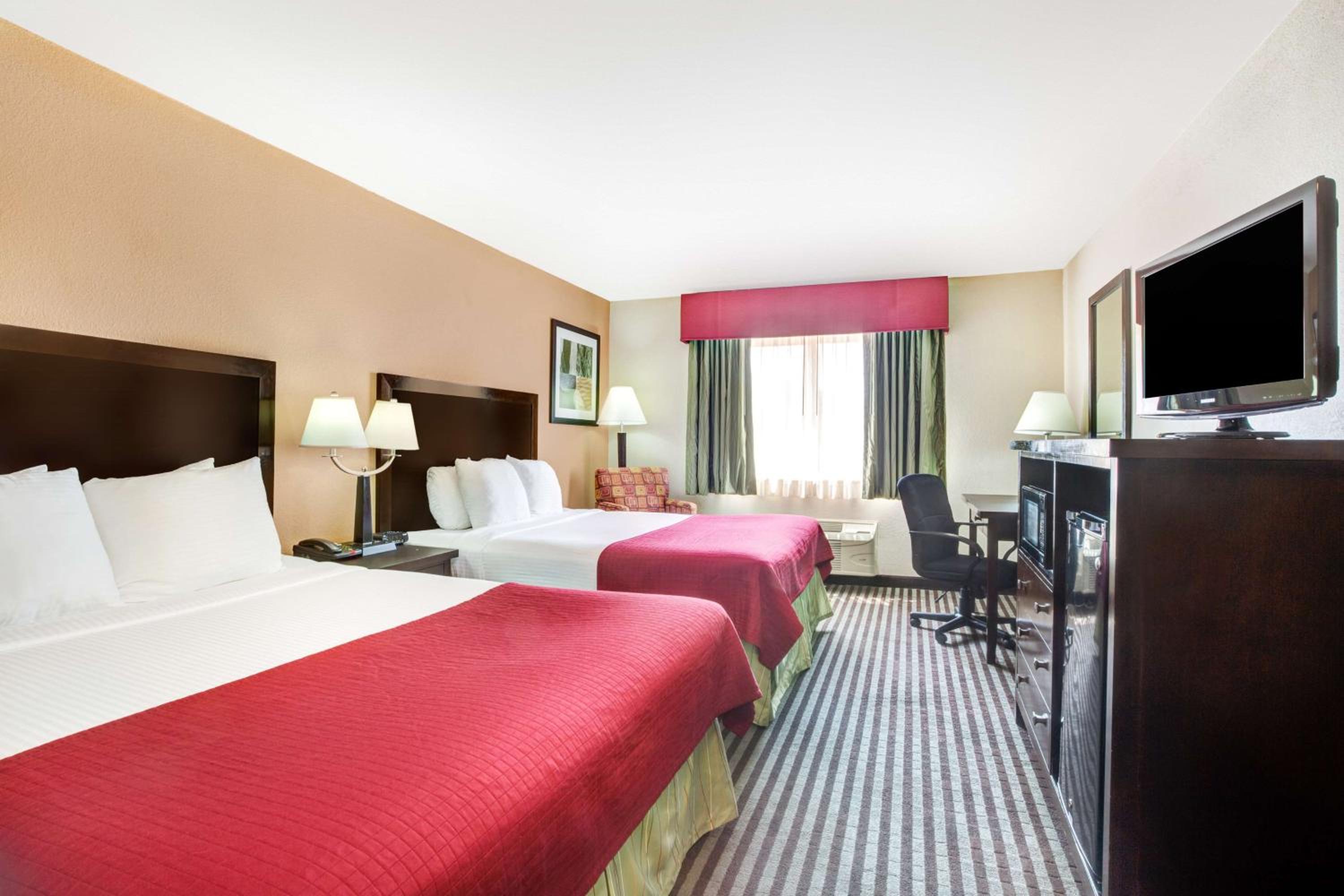 Studio Suite with a King Bed, Non-Smoking - Photo 7