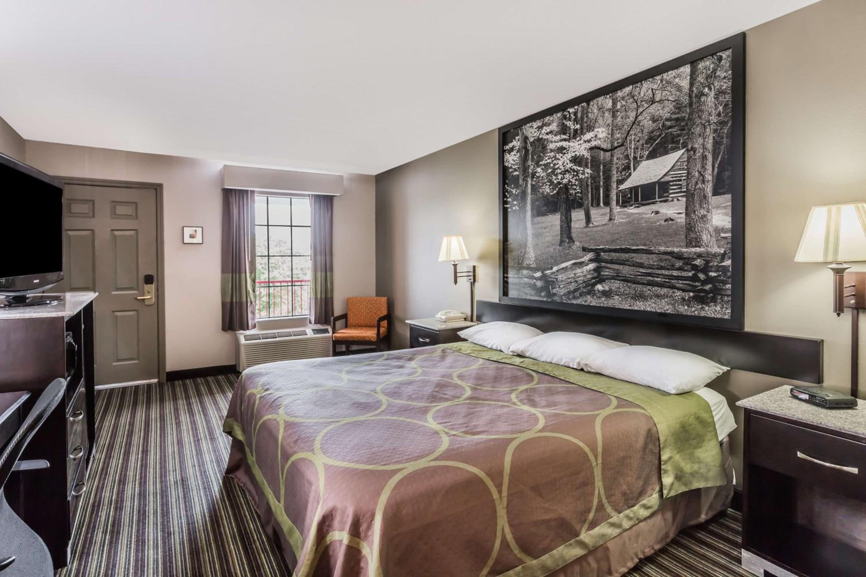 King Room - Non-Smoking - Photo 8