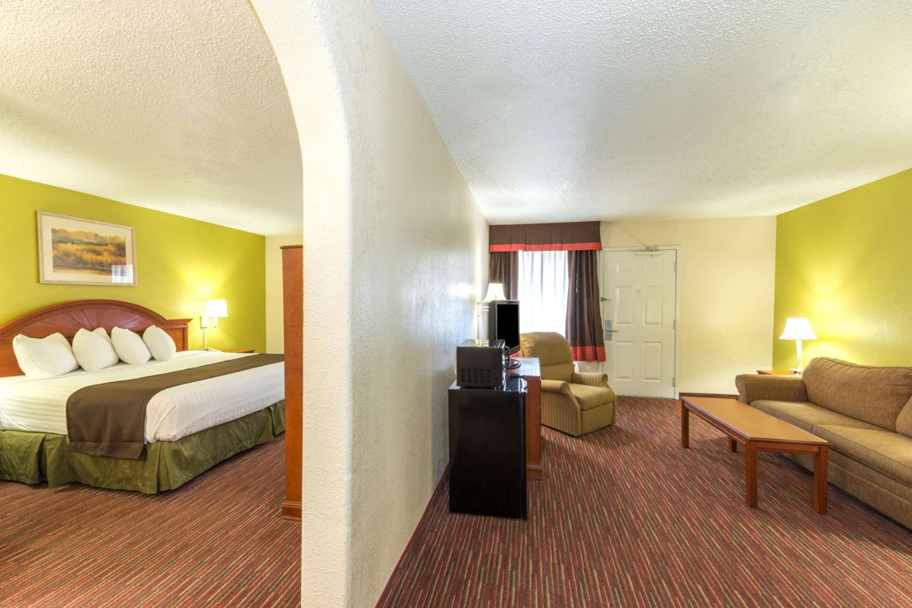 Deluxe King Studio Suite - Non-Smoking - Photo 5