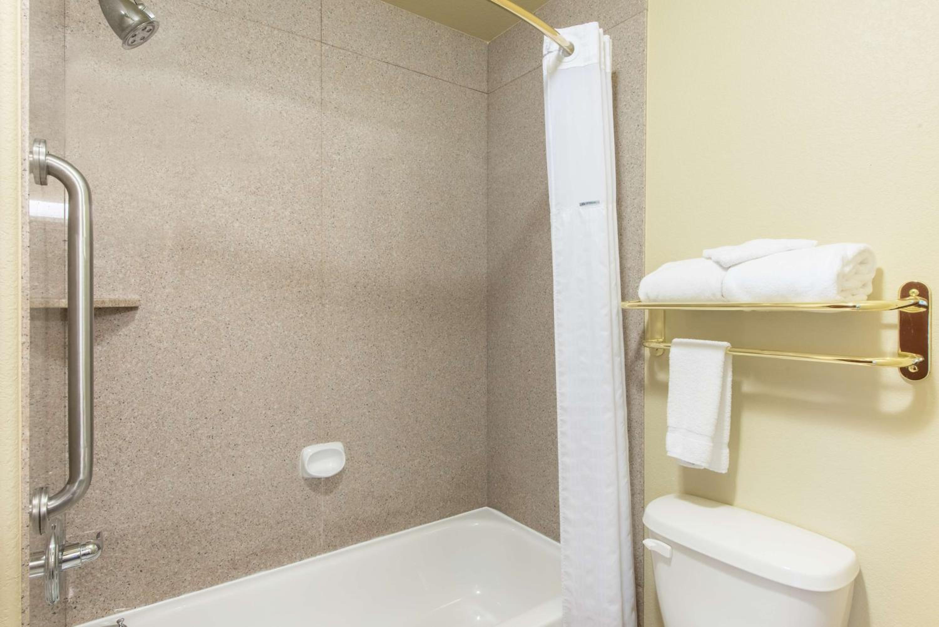 Studio King Suite - Non-Smoking - Photo 3