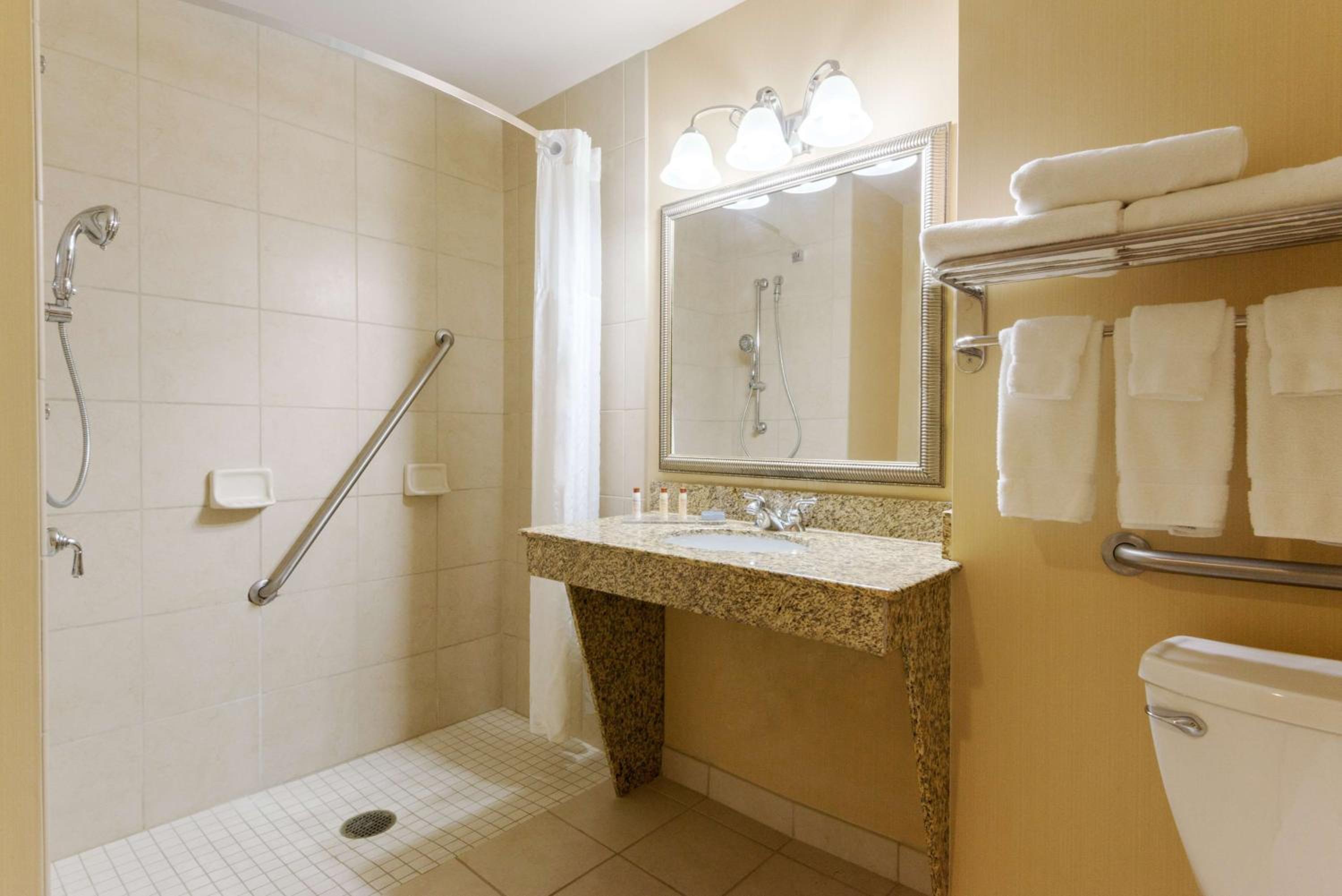 King Room - Disability Access/Non-Smoking - Photo 3