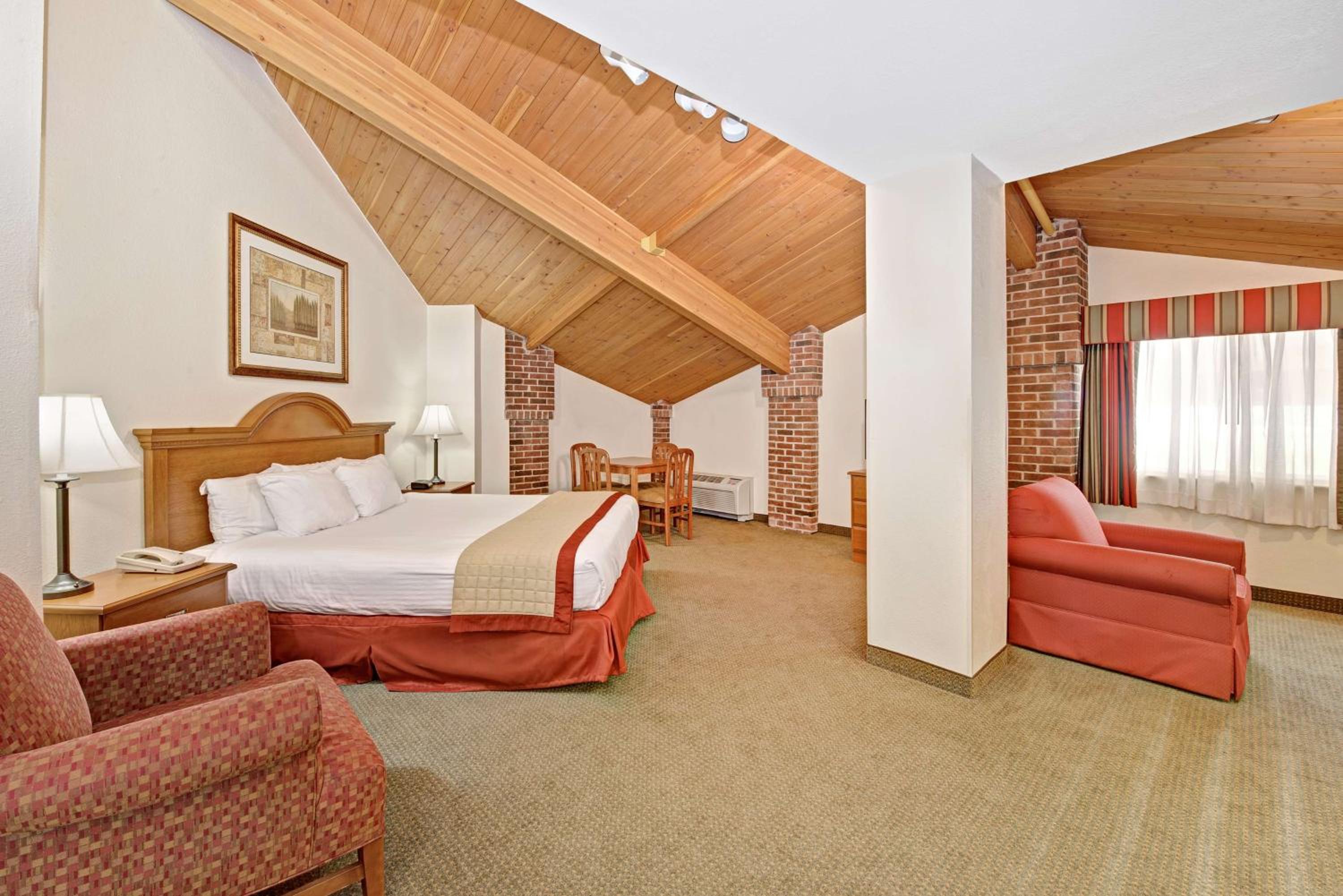 Superior Suite with One King Bed and Jetted Tub - Non-Smoking - Photo 1