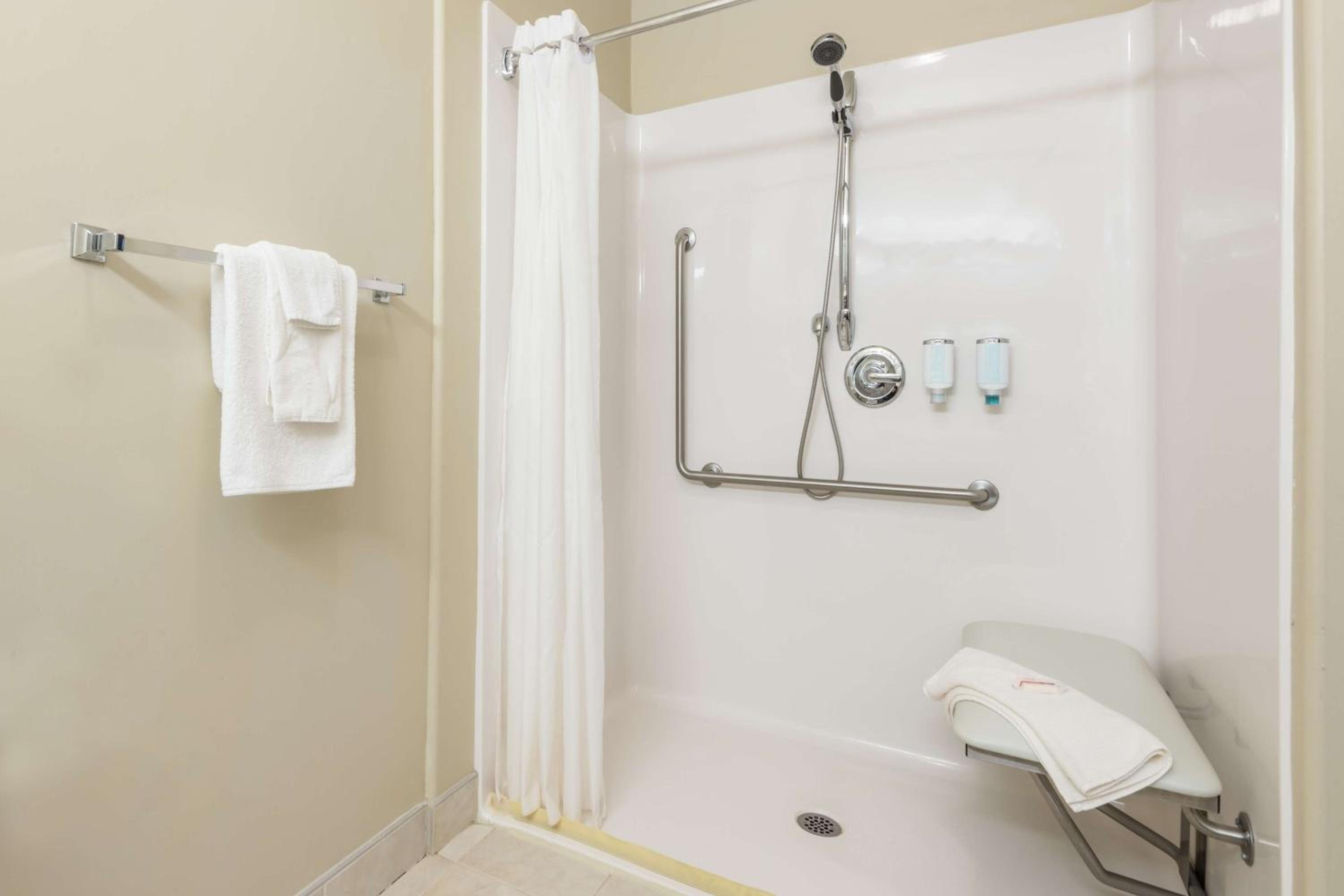 Queen Room - Disability Access - Non-Smoking - Photo 2