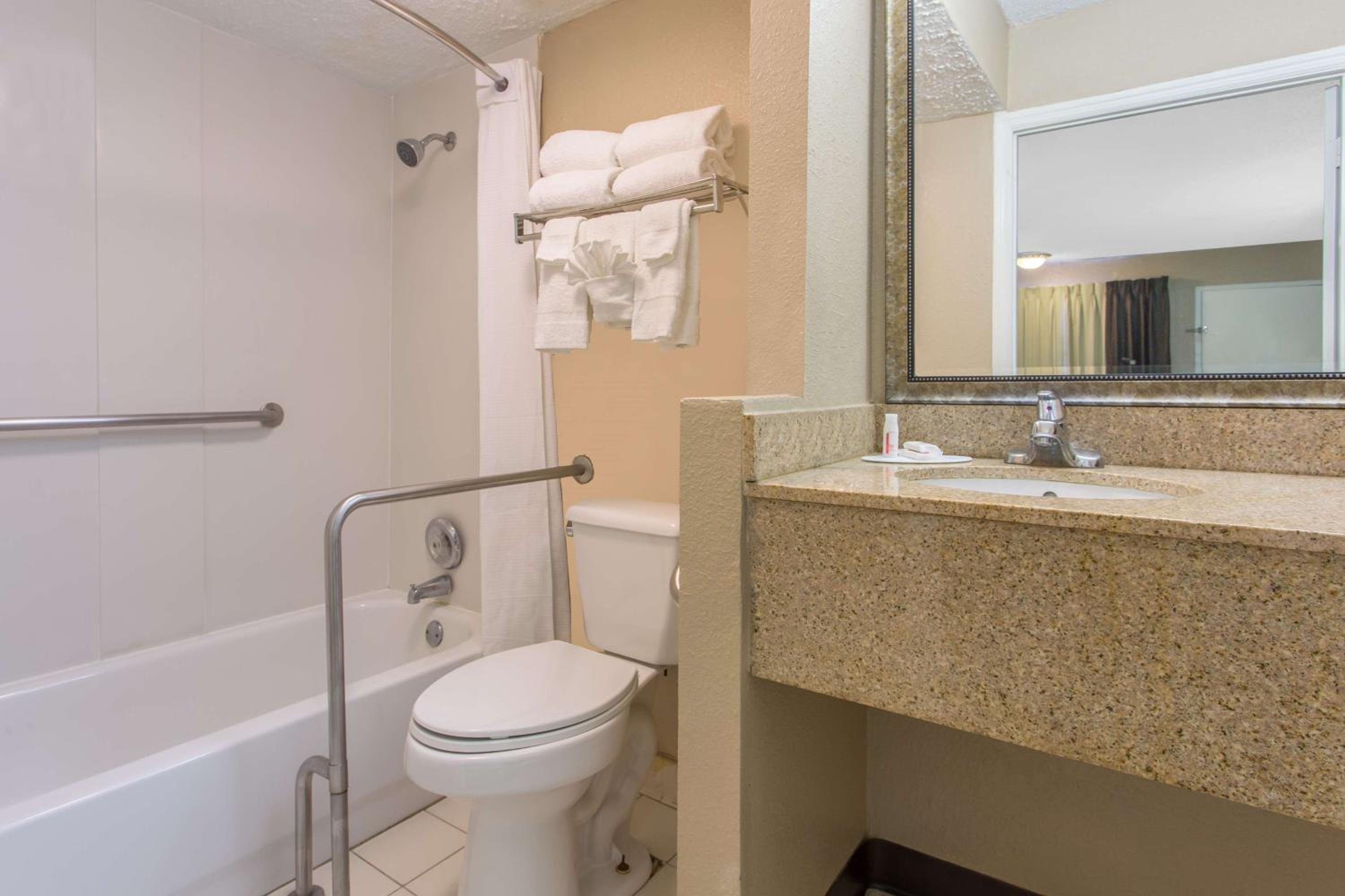 King Room - Mobility Access/Smoking - Photo 3