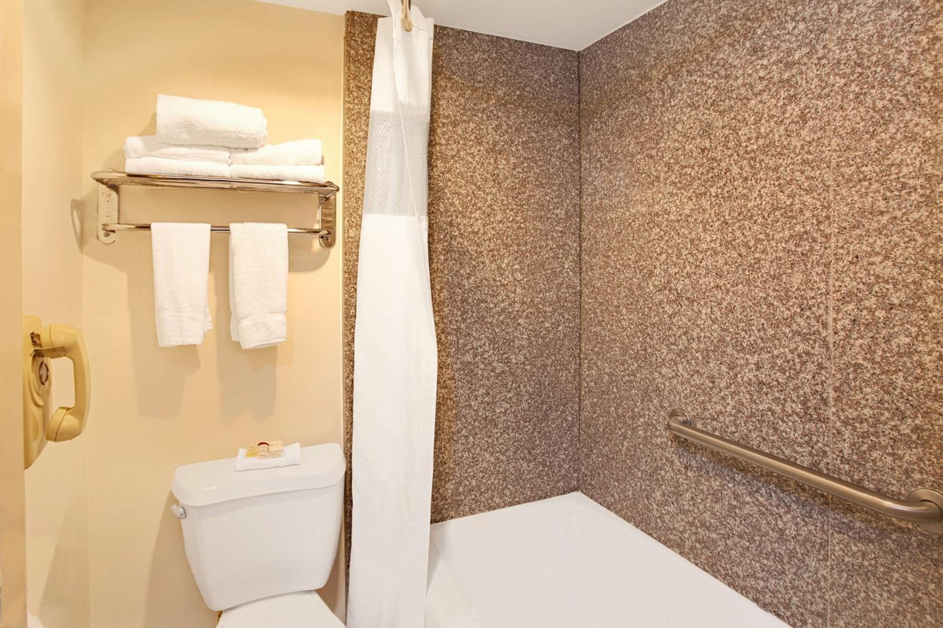King Room - Non-Smoking - Photo 3