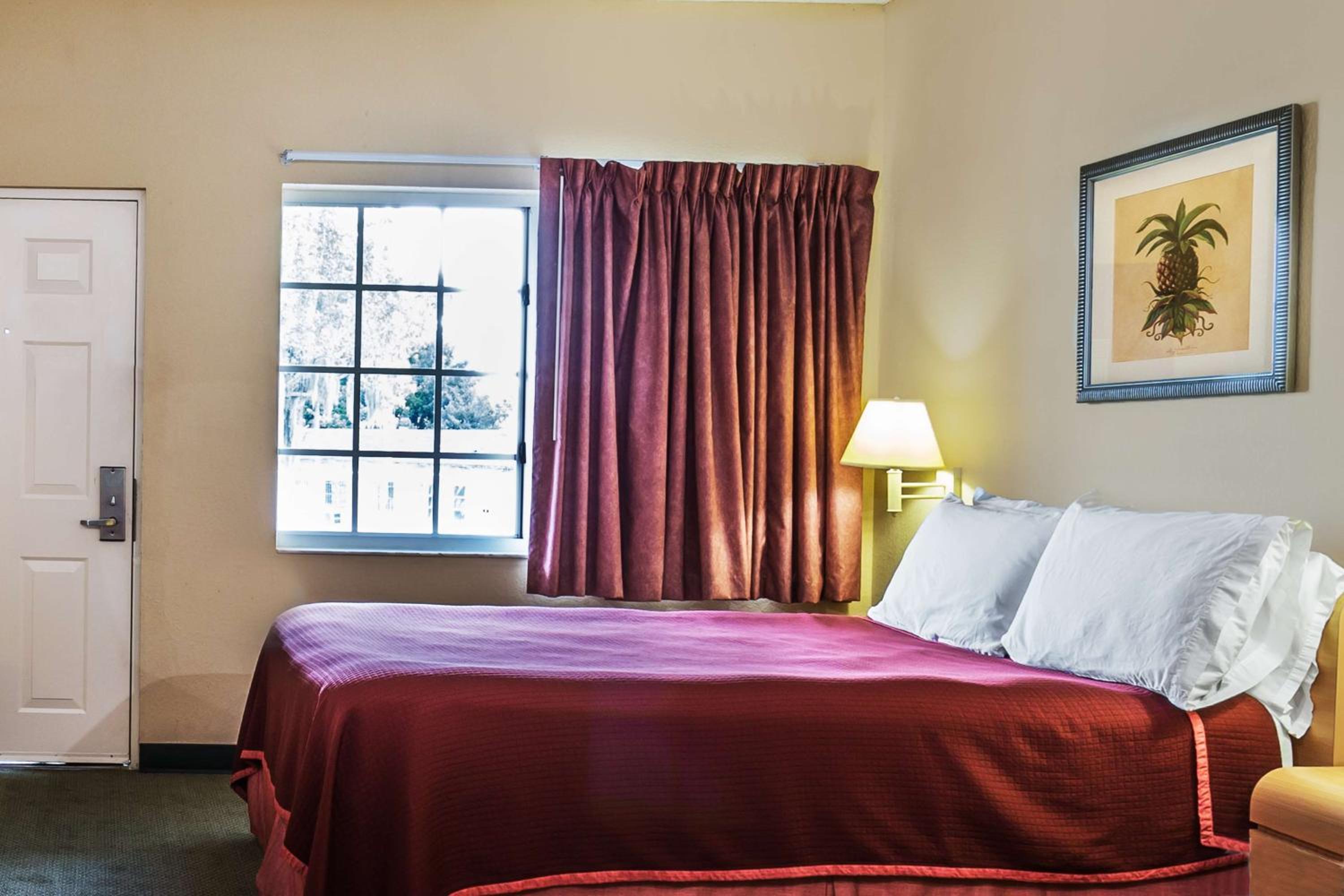 Queen Room - Non-Smoking - Photo 4