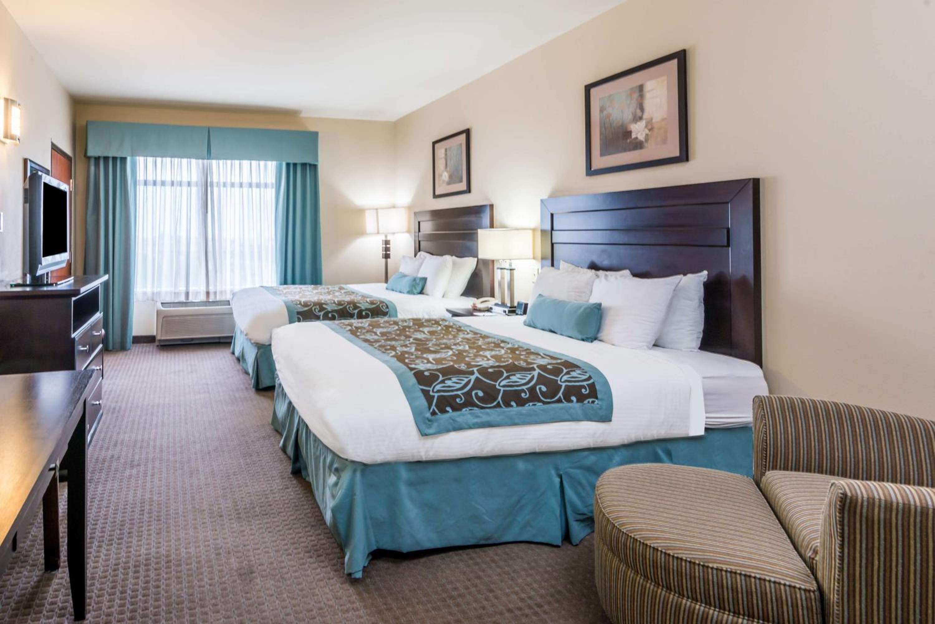 Queen Room with Two Queen Beds and Bath Tub - Mobility/Hearing Accessible - Non-Smoking - Photo 3