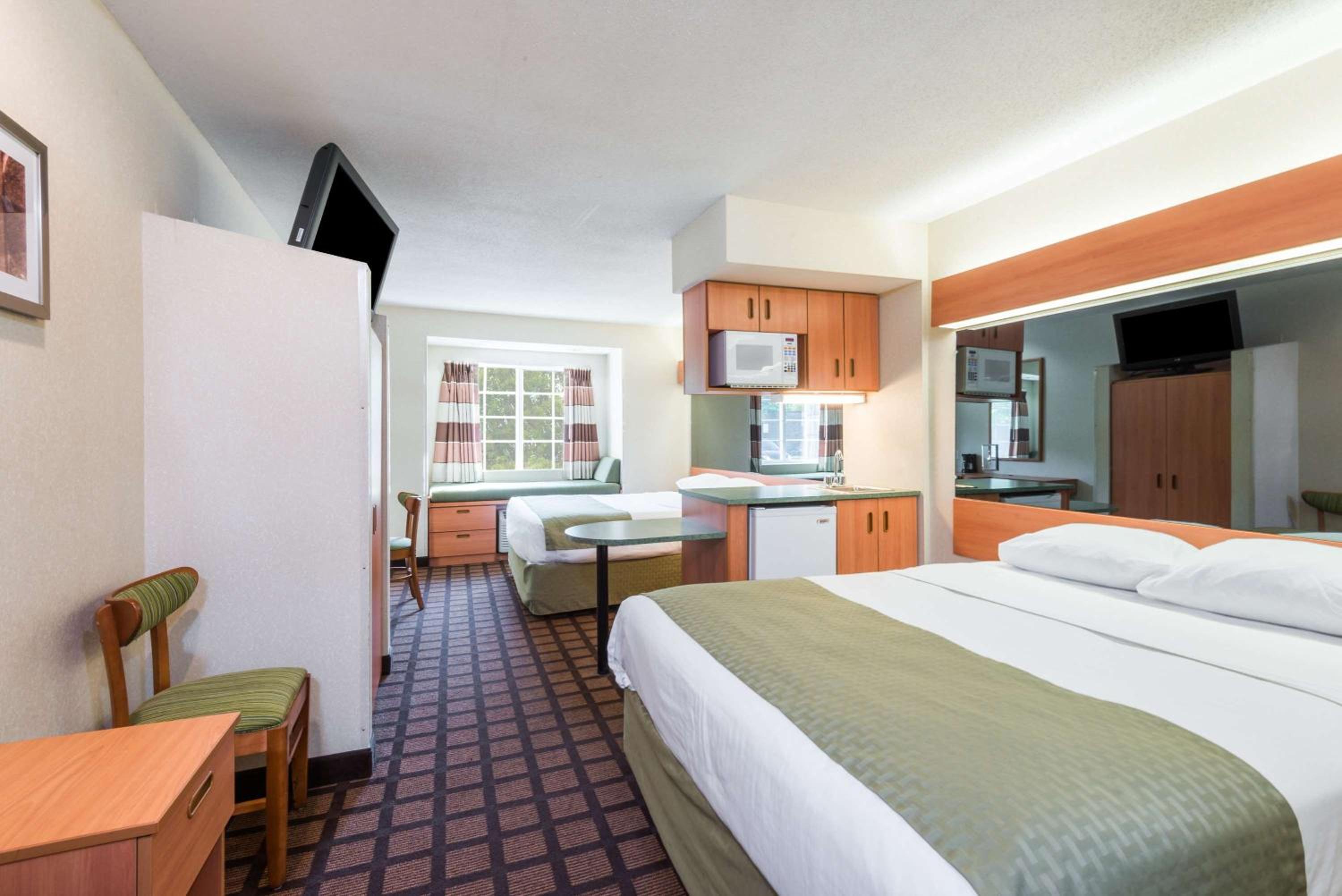 Studio Suite with Two Queen Beds - Non-Smoking - Photo 1