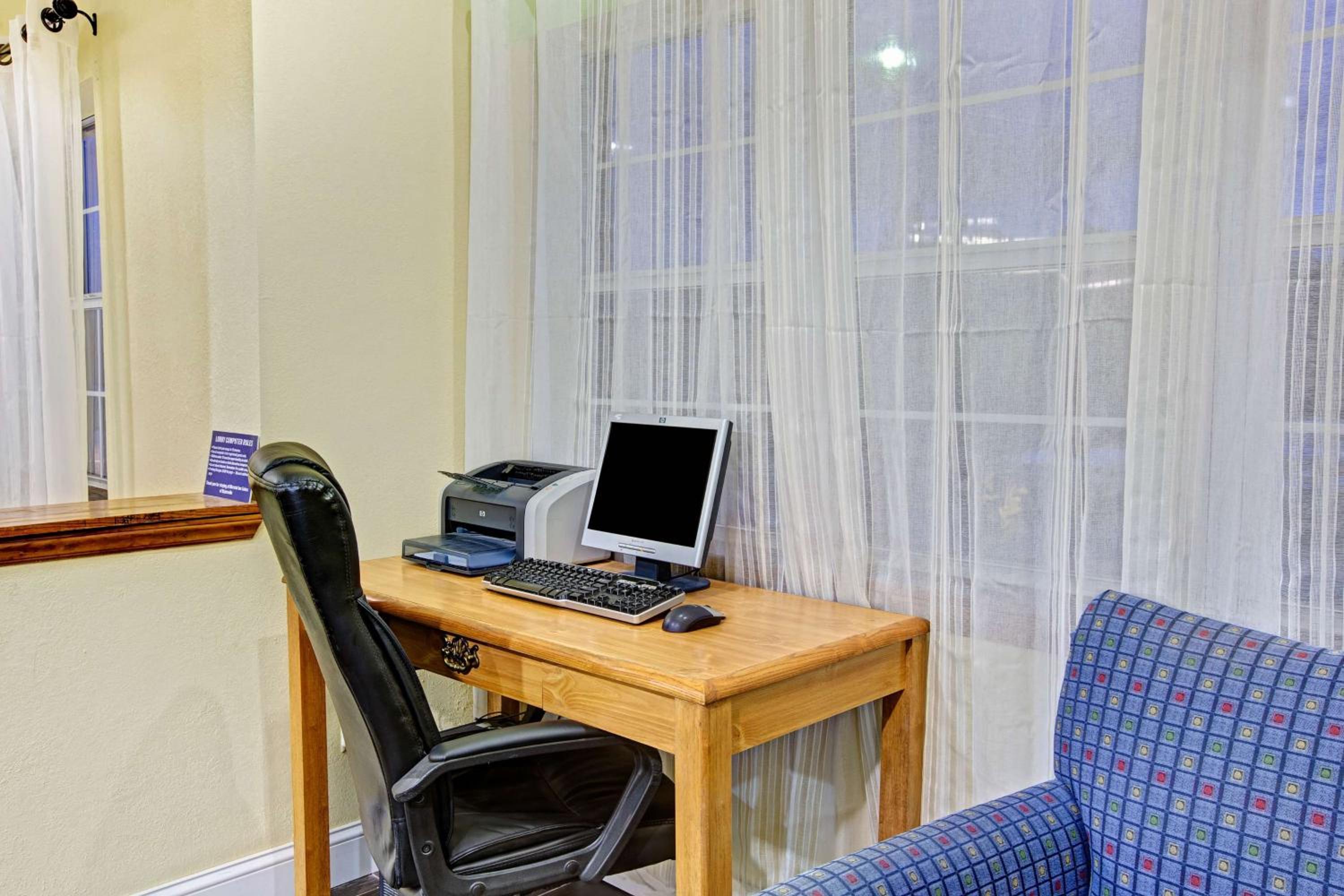 Superior Queen Room with Two Queen Beds - Disability Access - Non-Smoking - Photo 8