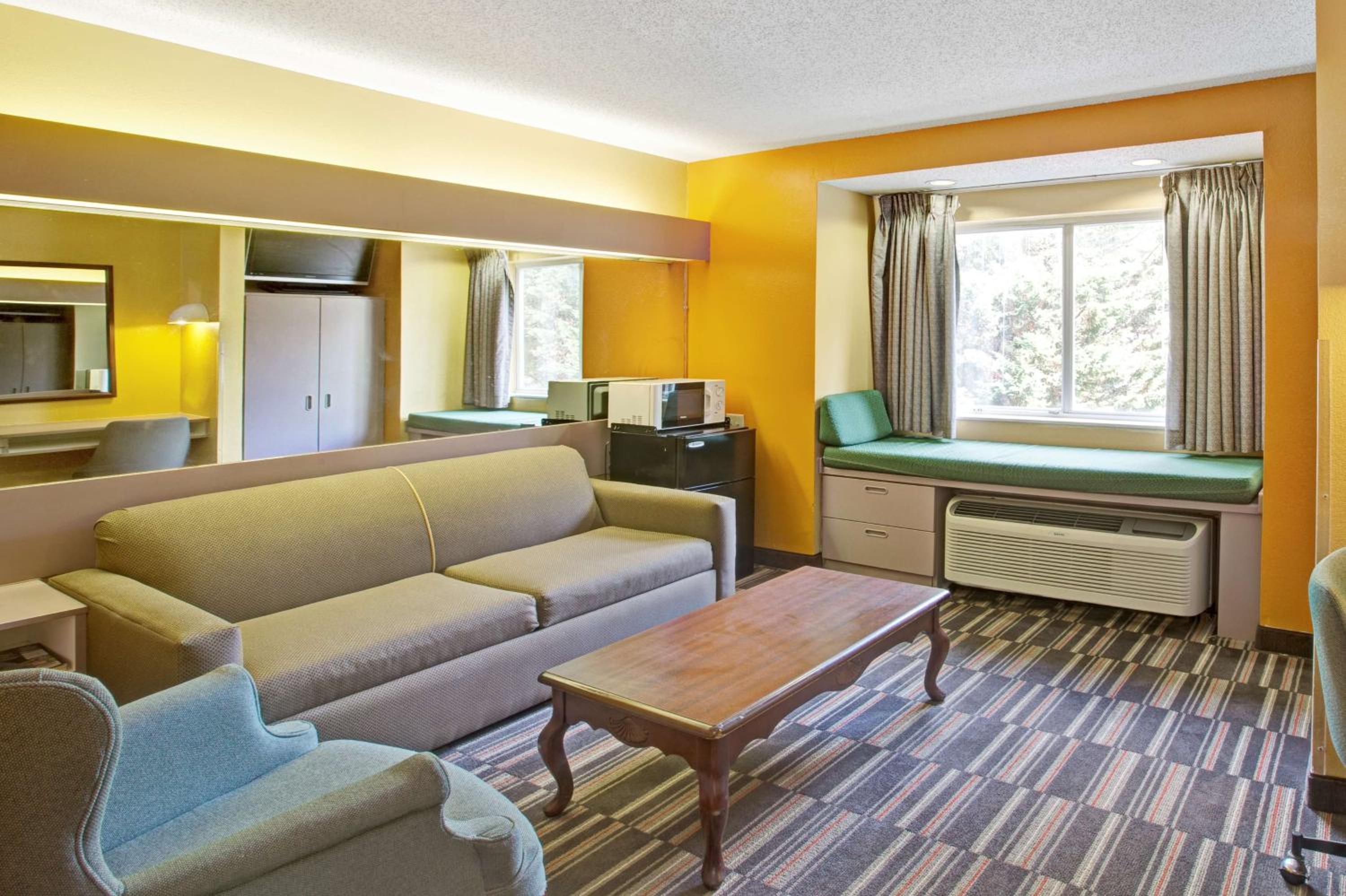One Bedroom Suite - Non-Smoking - Photo 1