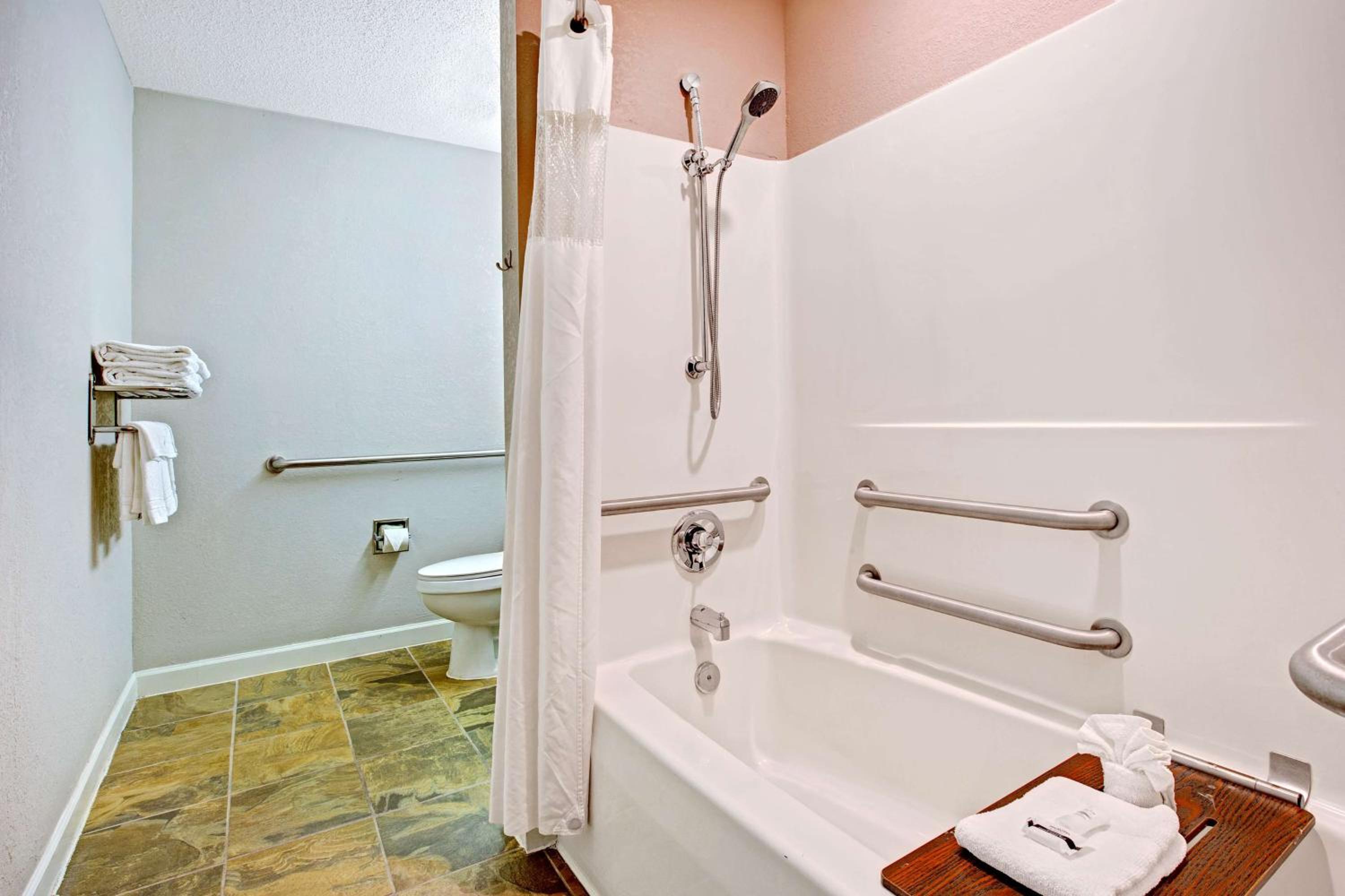 Superior Queen Room with Two Queen Beds - Disability Access - Non-Smoking - Photo 11
