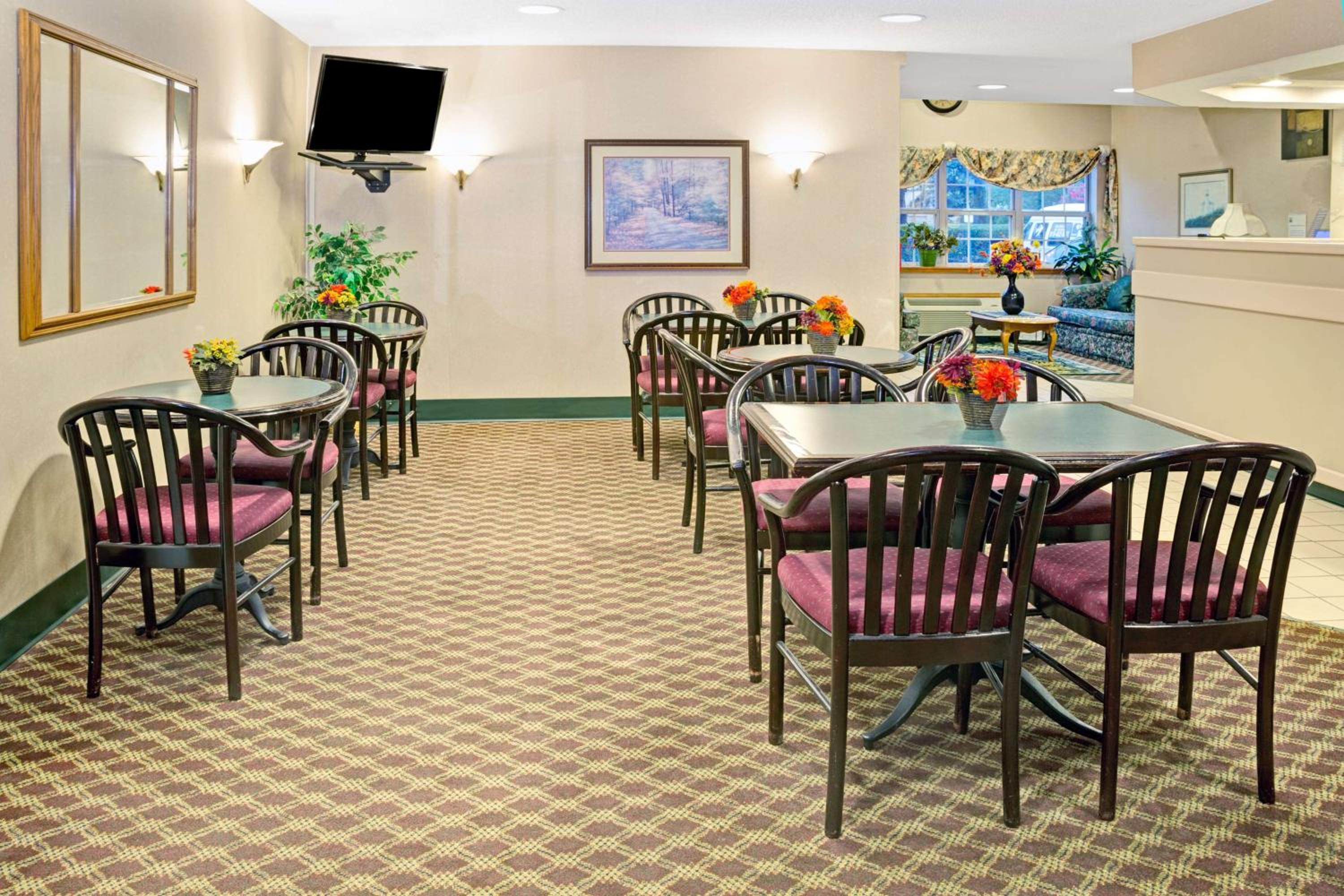 Deluxe Queen Room - Non-Smoking - Photo 4