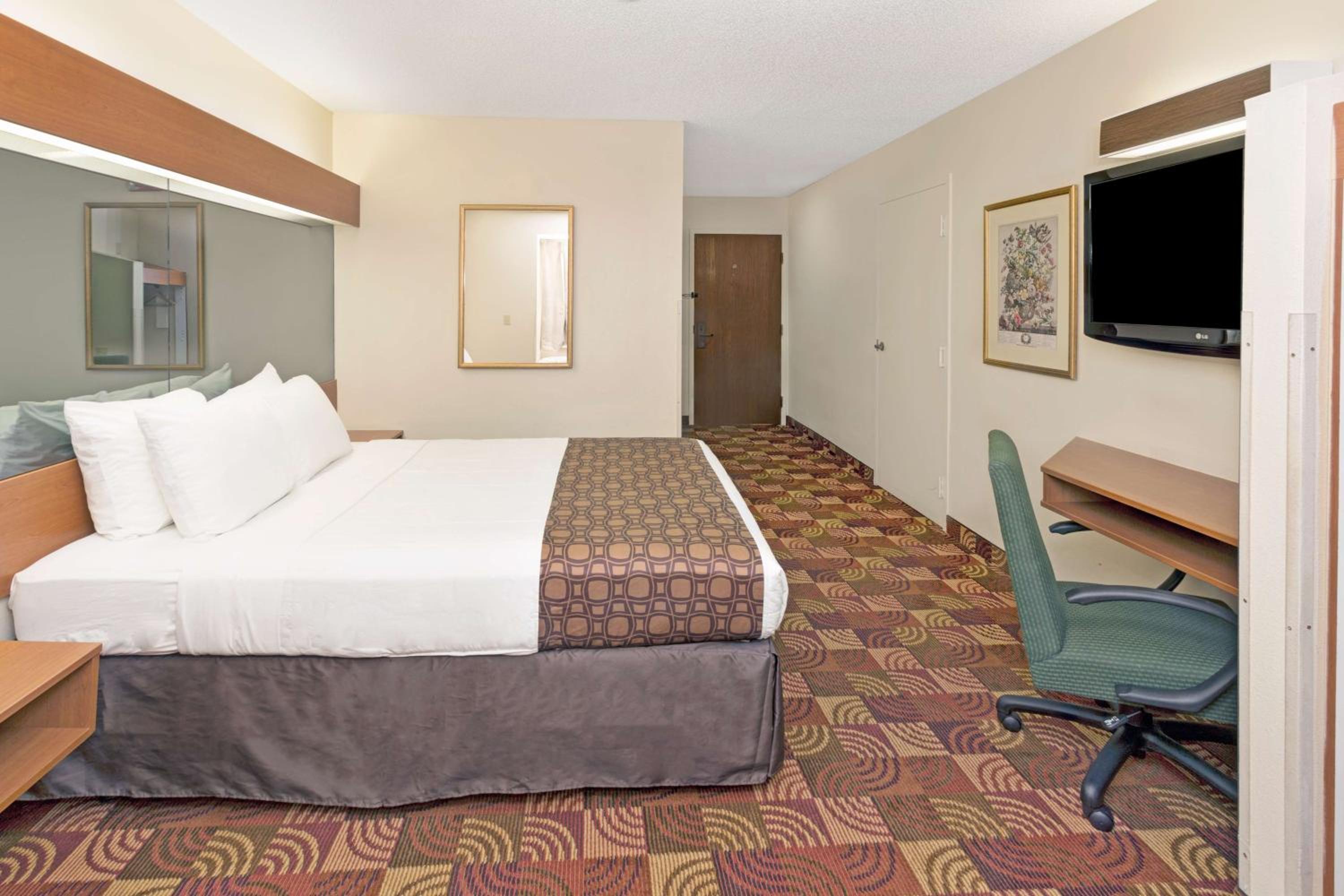 King Room- Non-Smoking - Photo 2