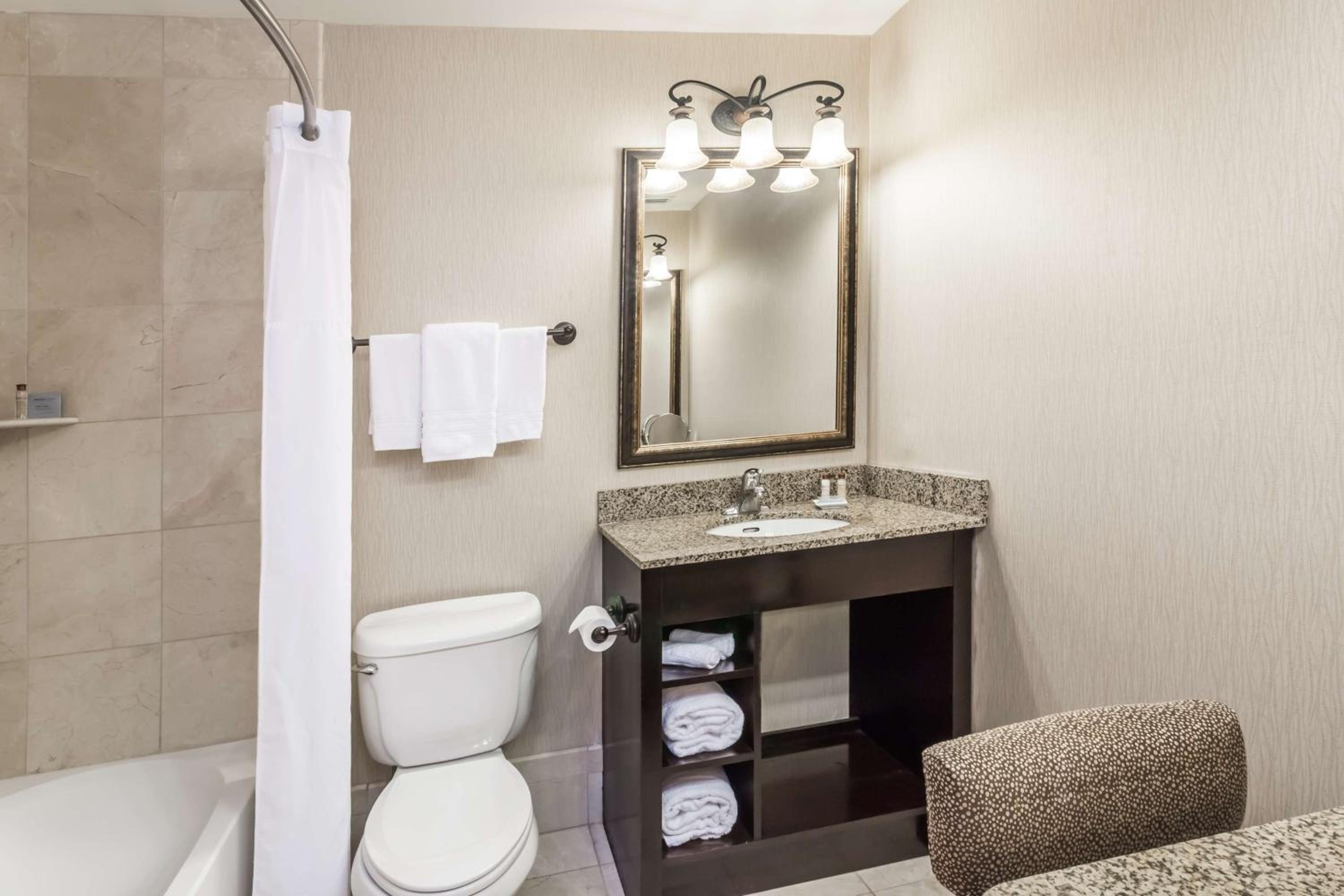 2 Queen Beds and 1 King Bed, Two-Bedroom, Mobility Accessible Suite, Non-Smoking - Photo 7