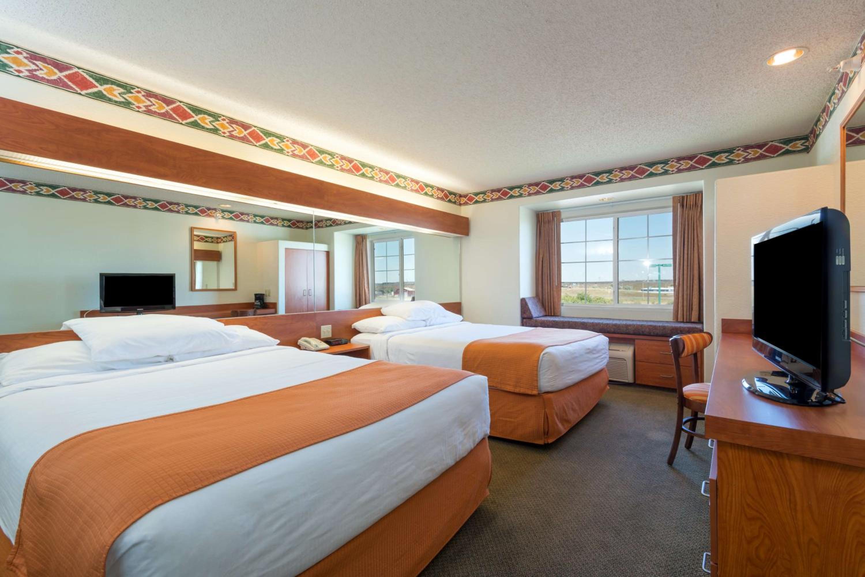 Queen Room with Two Queen Beds and Roll-In Shower - Mobility Accessible/Non-Smoking - Photo 2